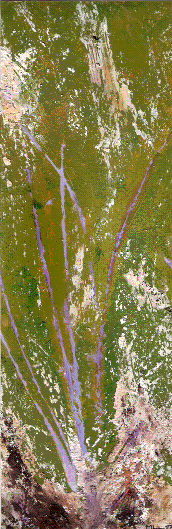 Une fougère violette sur un fond vert reposant sur une roche ou un tronc d'arbre.