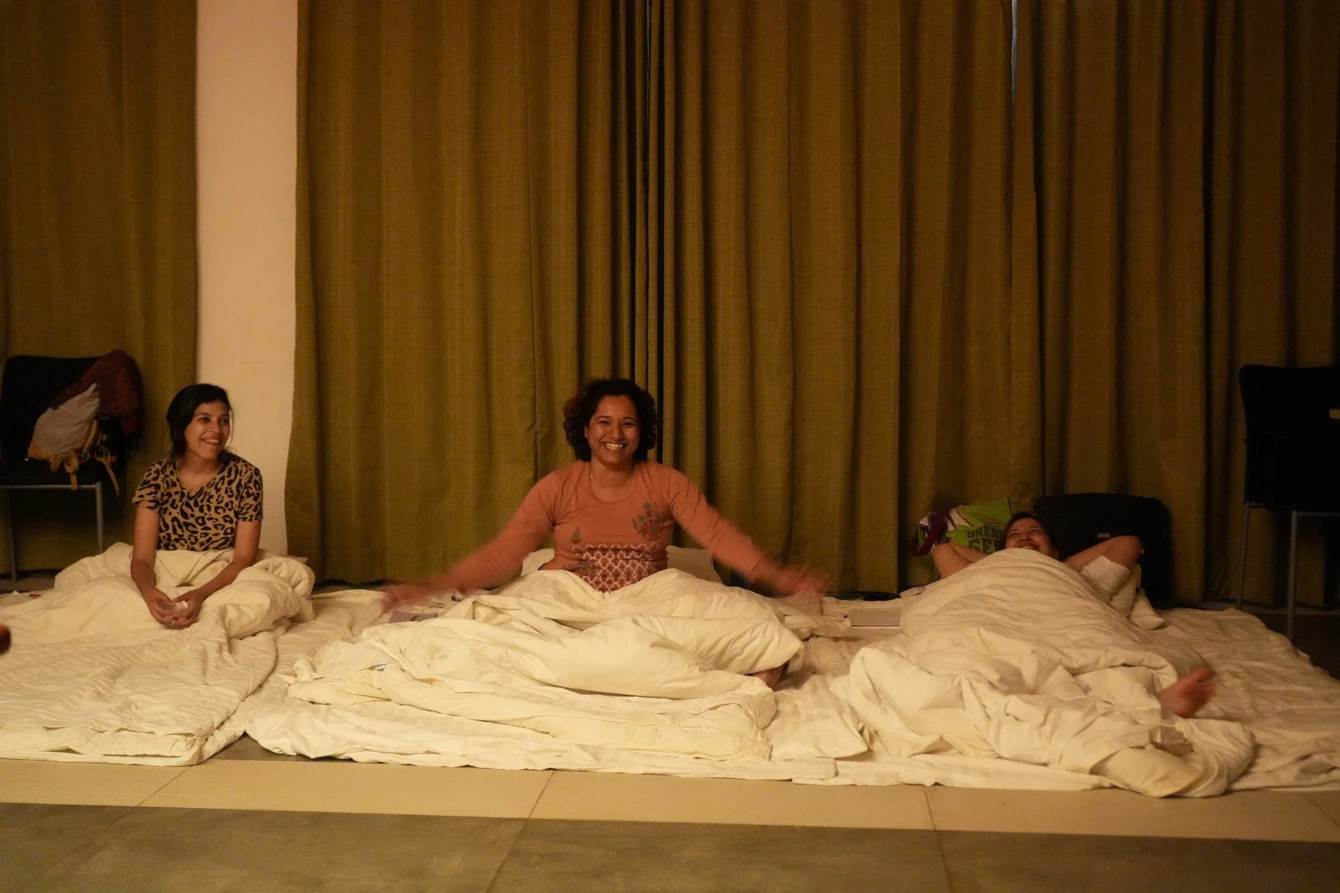 The students of OBE training are doing OBE exercises. smiling and enjoying themselves.