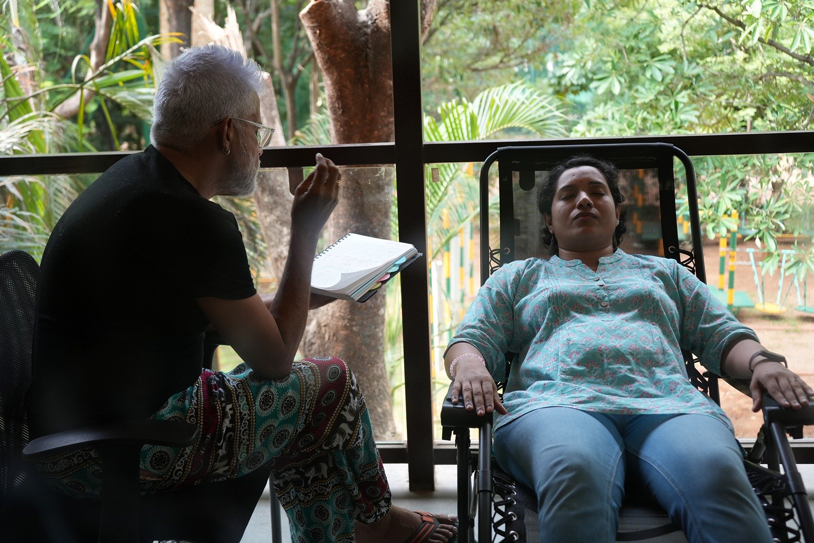 Students practicing clinical hypnotherapy session during NGH training