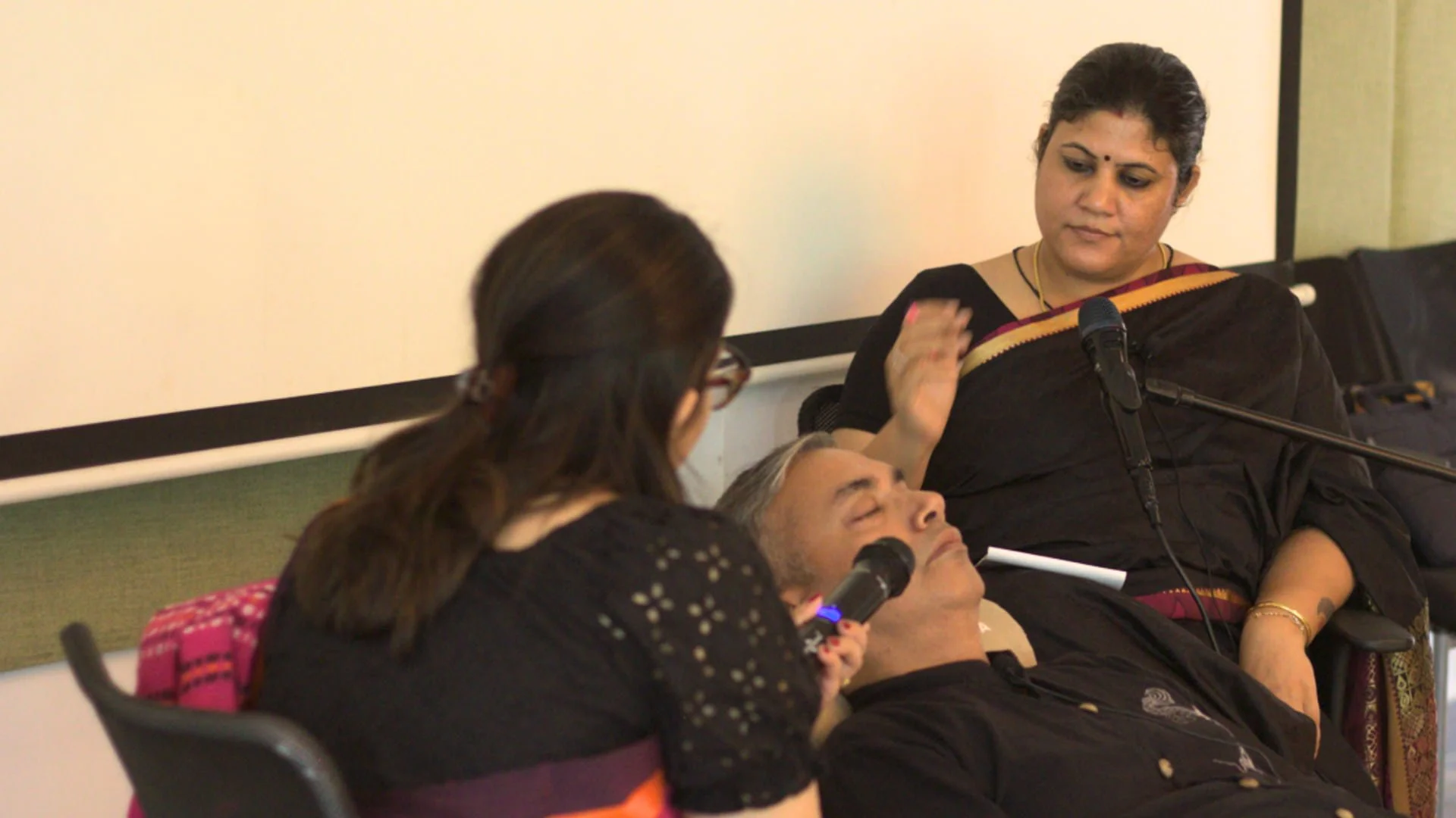 Dr Rashhi Sharma conducting a Past Life Regression session live