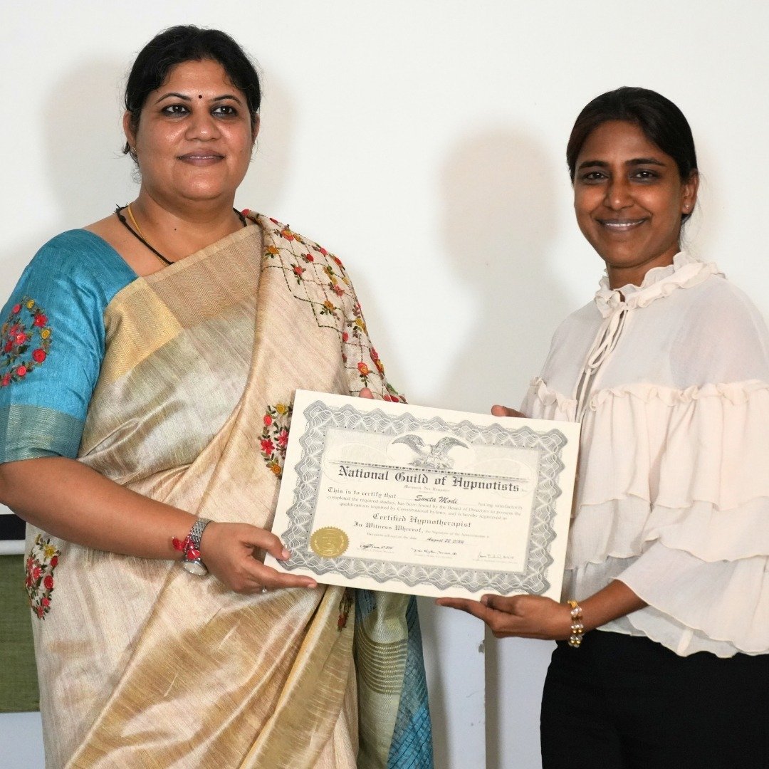 Housewives receive PLR certification from Dr Rashhi Sharma
