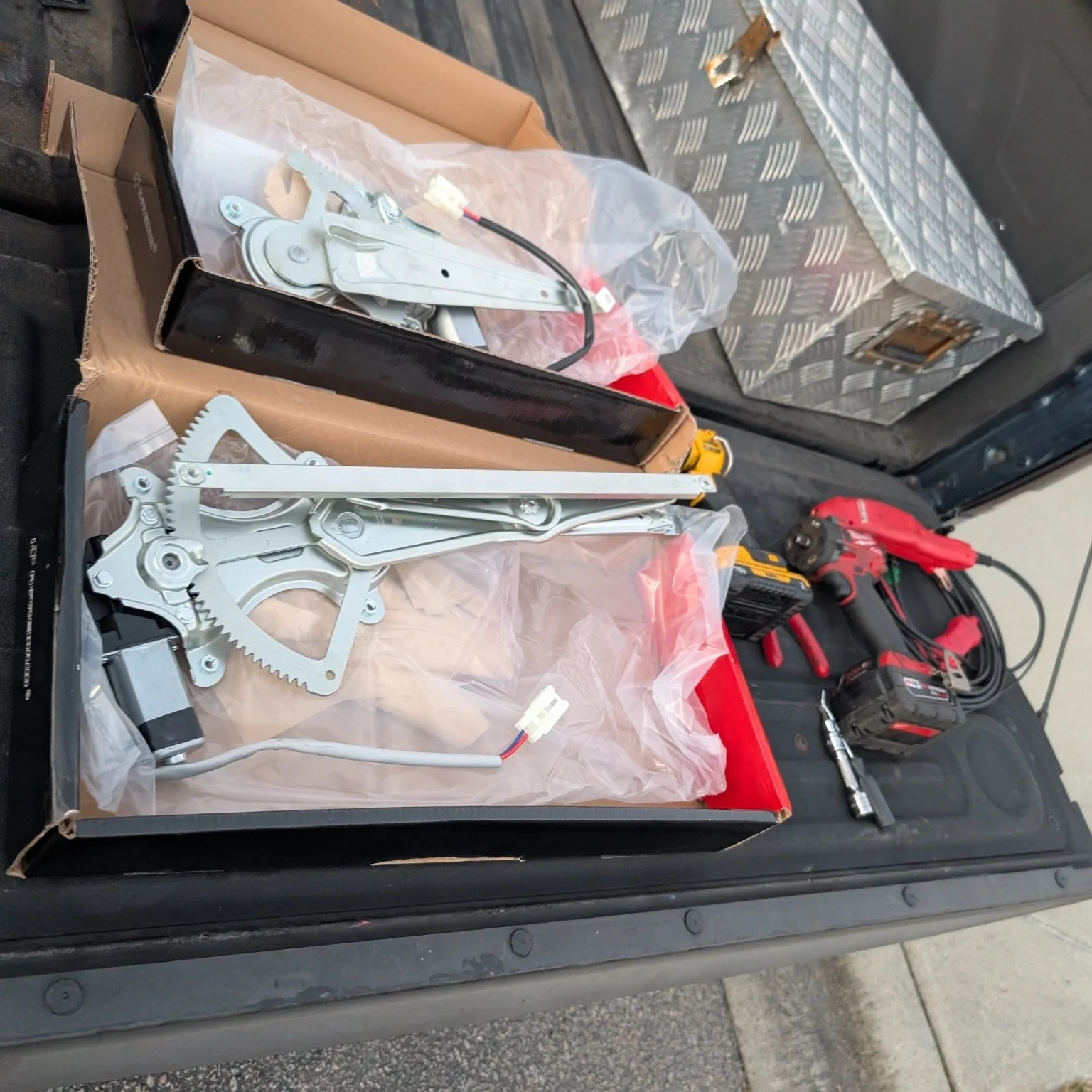 This Toyota had 2 windows that didn't work. 2 new window regulators fixed it! Thankful for customers that trust our work!