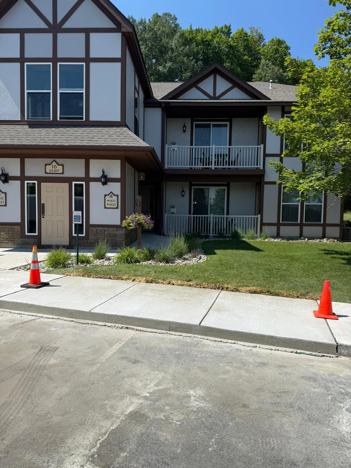 Concrete Sidewalk Replacement