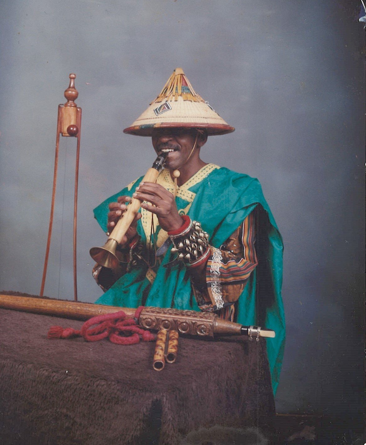 Abu playing the Clairabu