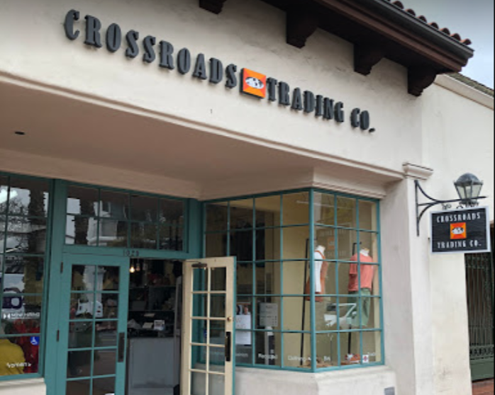 halo lit channel letter on a retail store with accompanying blade sign in Los Angeles, ca.