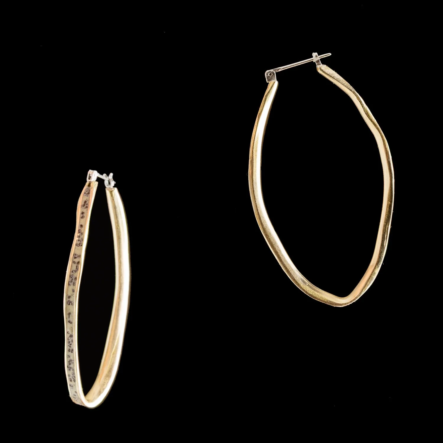 Large Oval Earrings by David Urso Popy seed.jpg