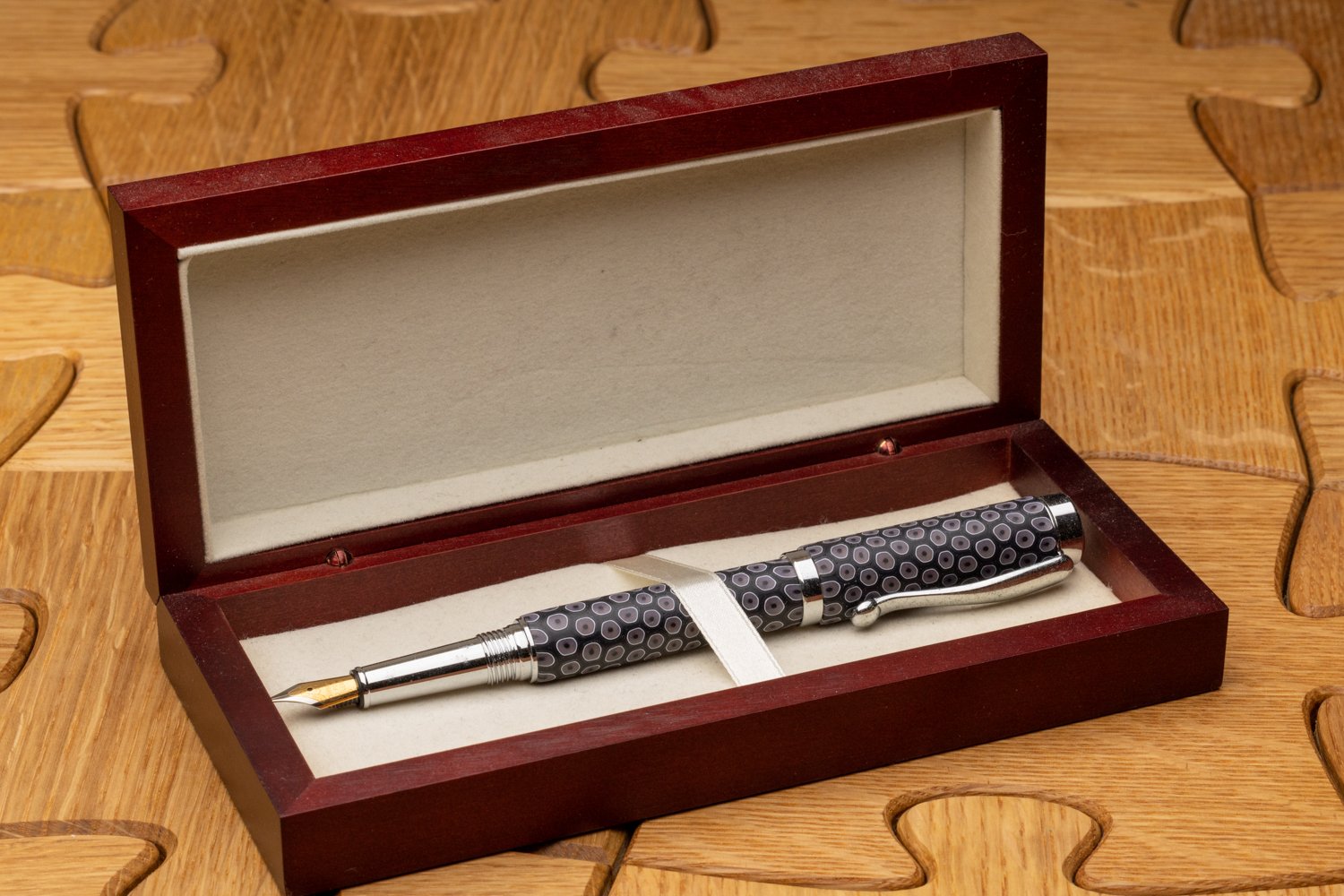 Fountain pen in box.jpg