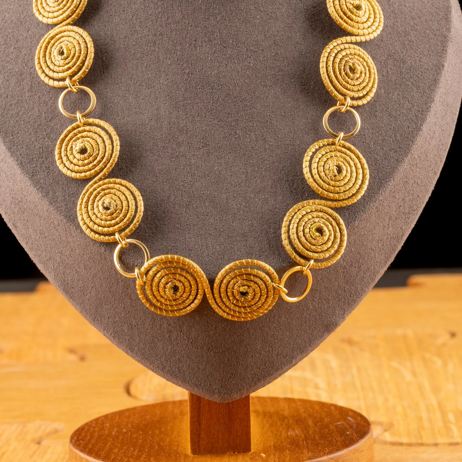 Eliz Necklace by Raizes closeup.jpg