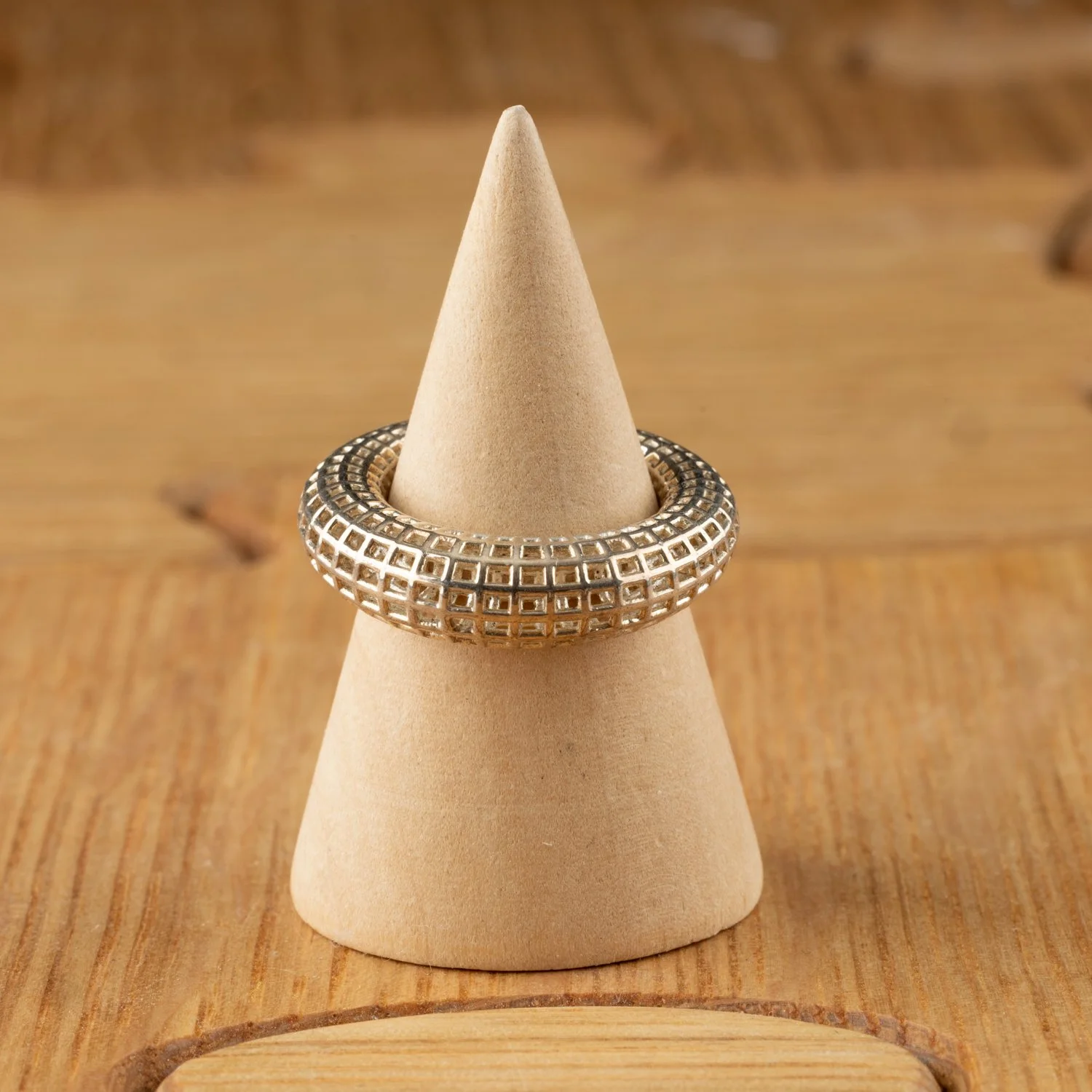 Taper Grid Ring size 6 by Maria Eife