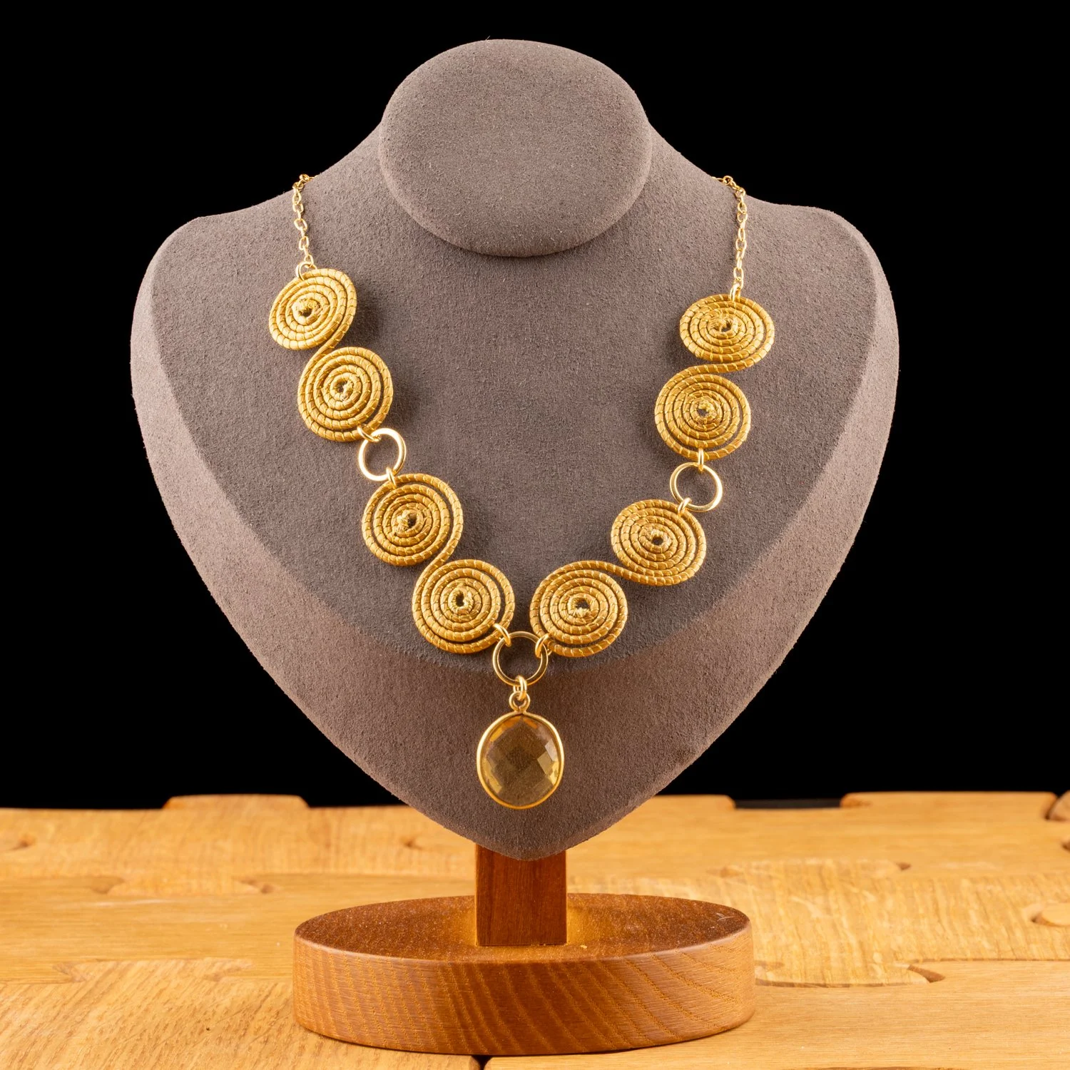 Eliz Necklace with Amethyst Pendant by Raizes