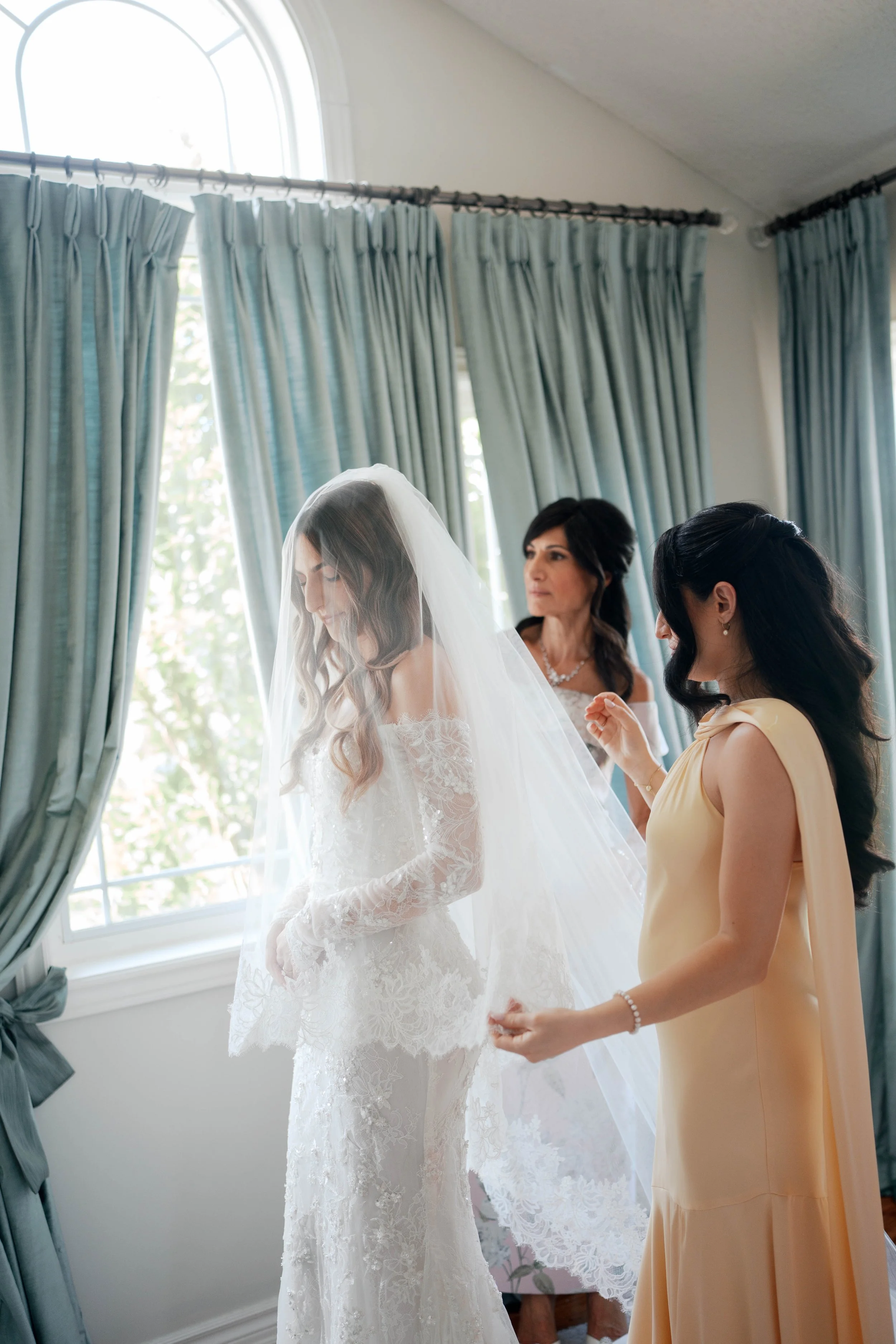 C&J_WEDDING_BRIDEGETTINGREADY-04929.jpg