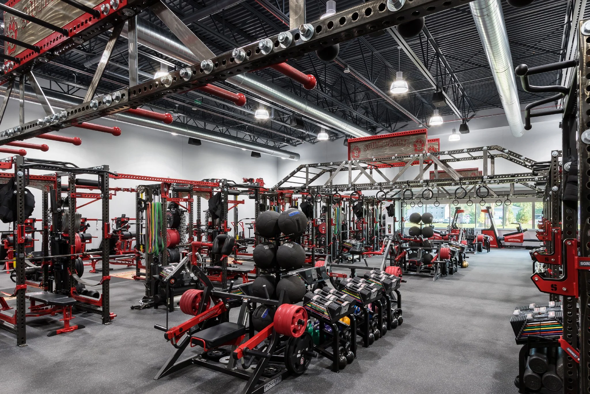 3-arch-inc-USD-Sanford-Coyote-Sports-Center-interior.jpg