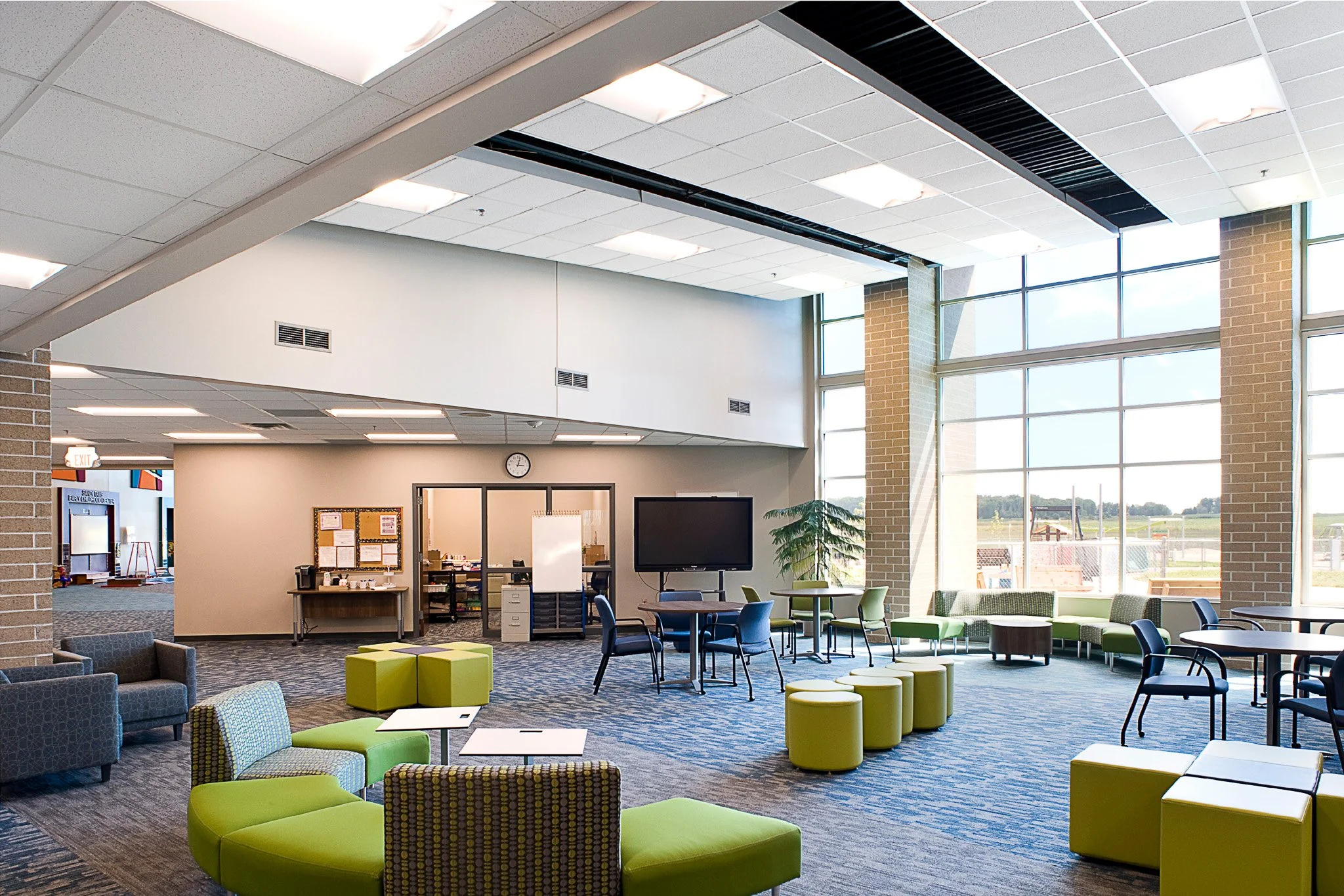 4-arch-inc-siouxfalls-lutheran-school-interior.jpg