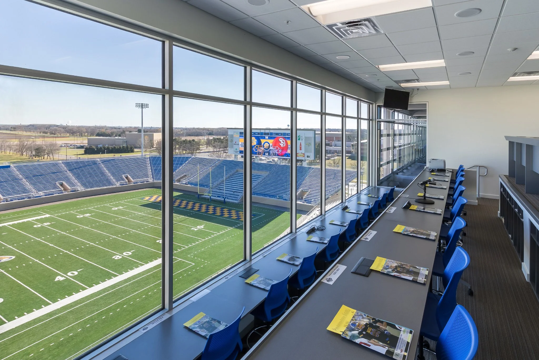3-arch-inc-SDSU-DJD-stadium-interior.jpg