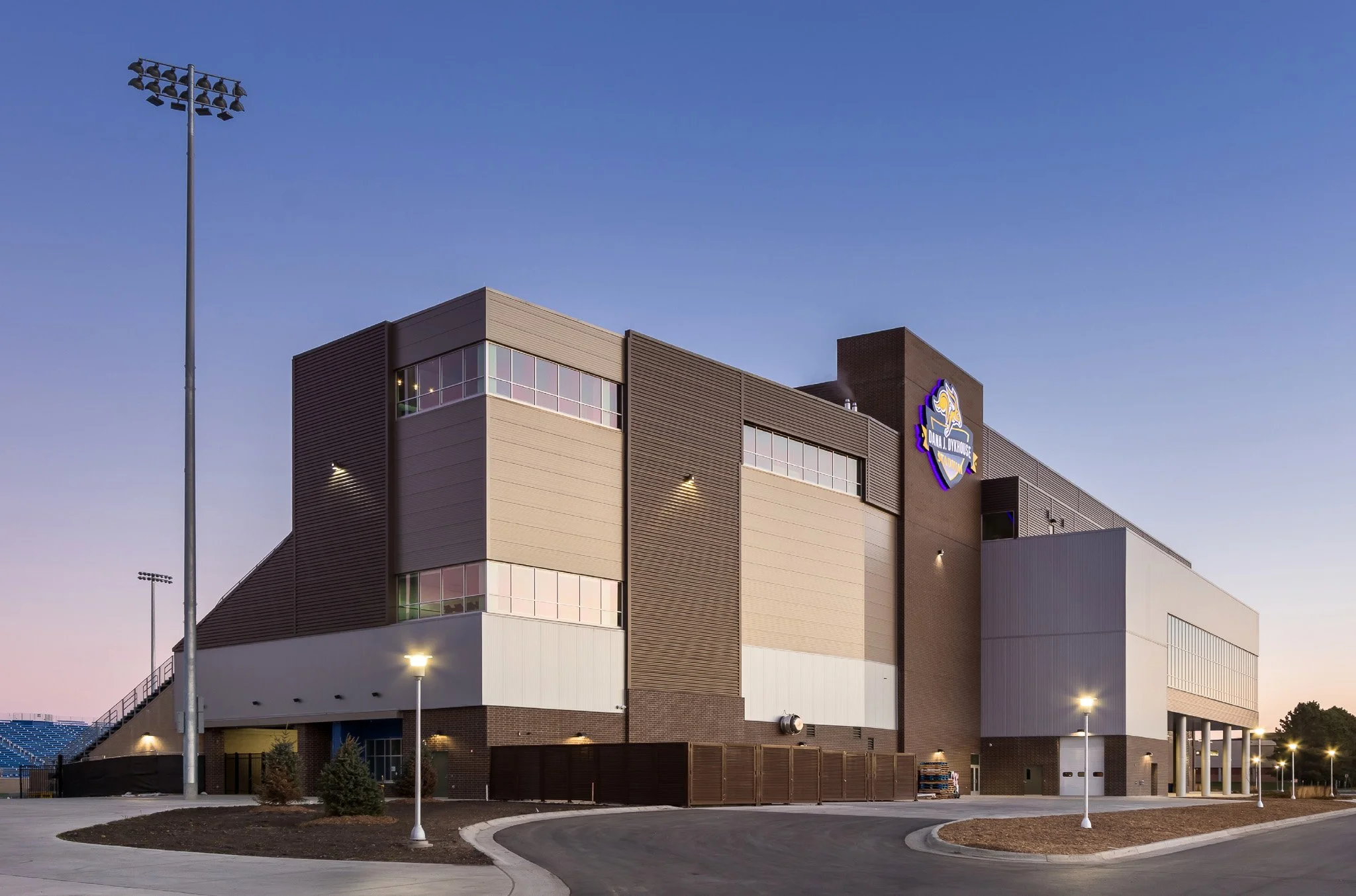 6-arch-inc-SDSU-DJD-stadium-exterior.jpg