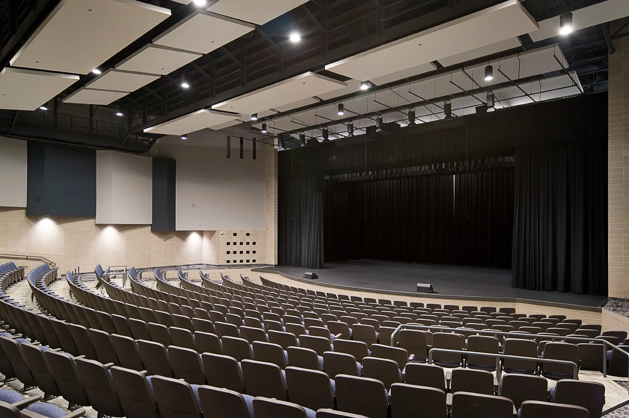 8-arch-inc-baltic-highschool-interior.jpg
