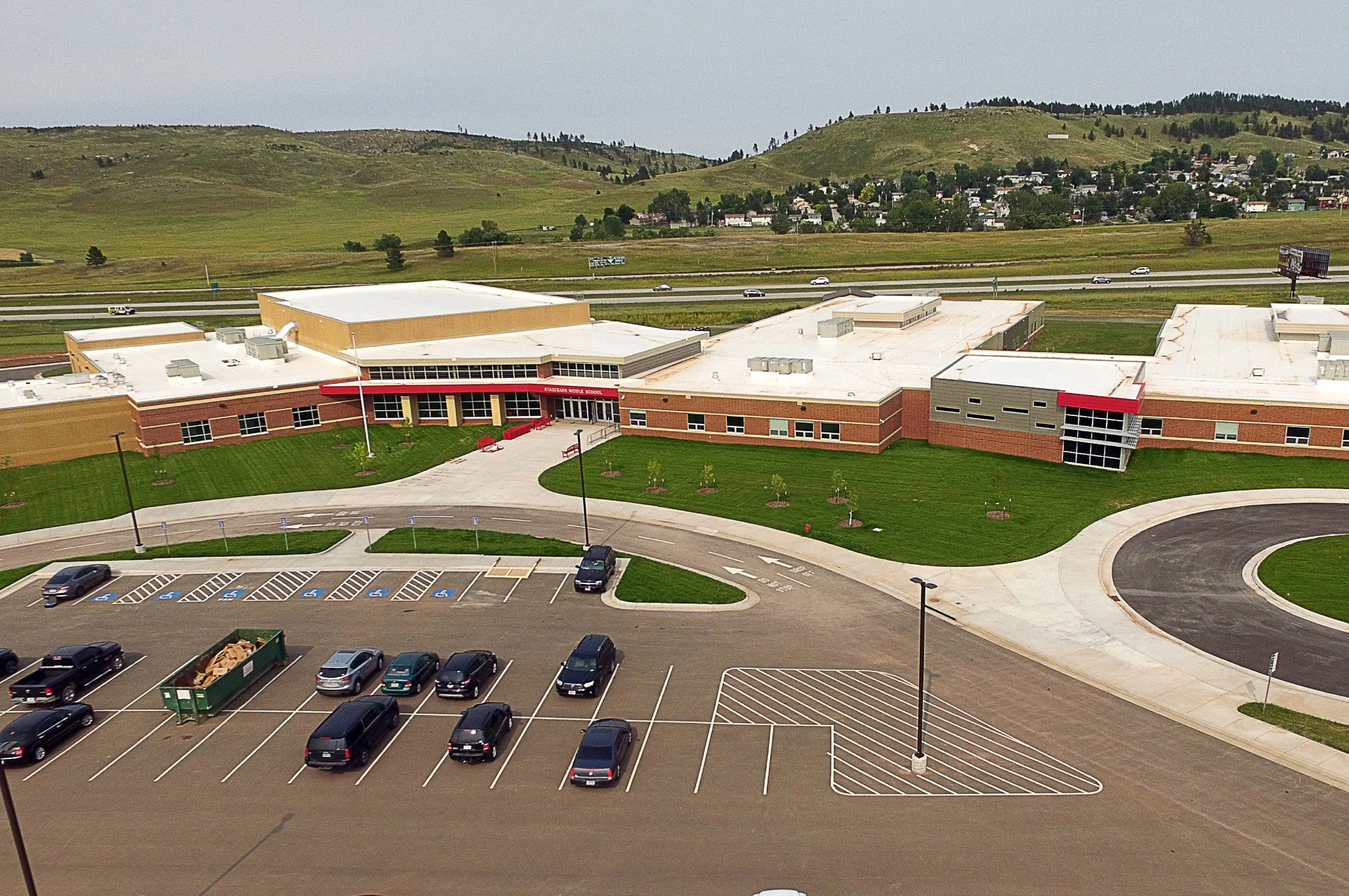 5-arch-inc-stagebarn-middle-school-exterior.jpg