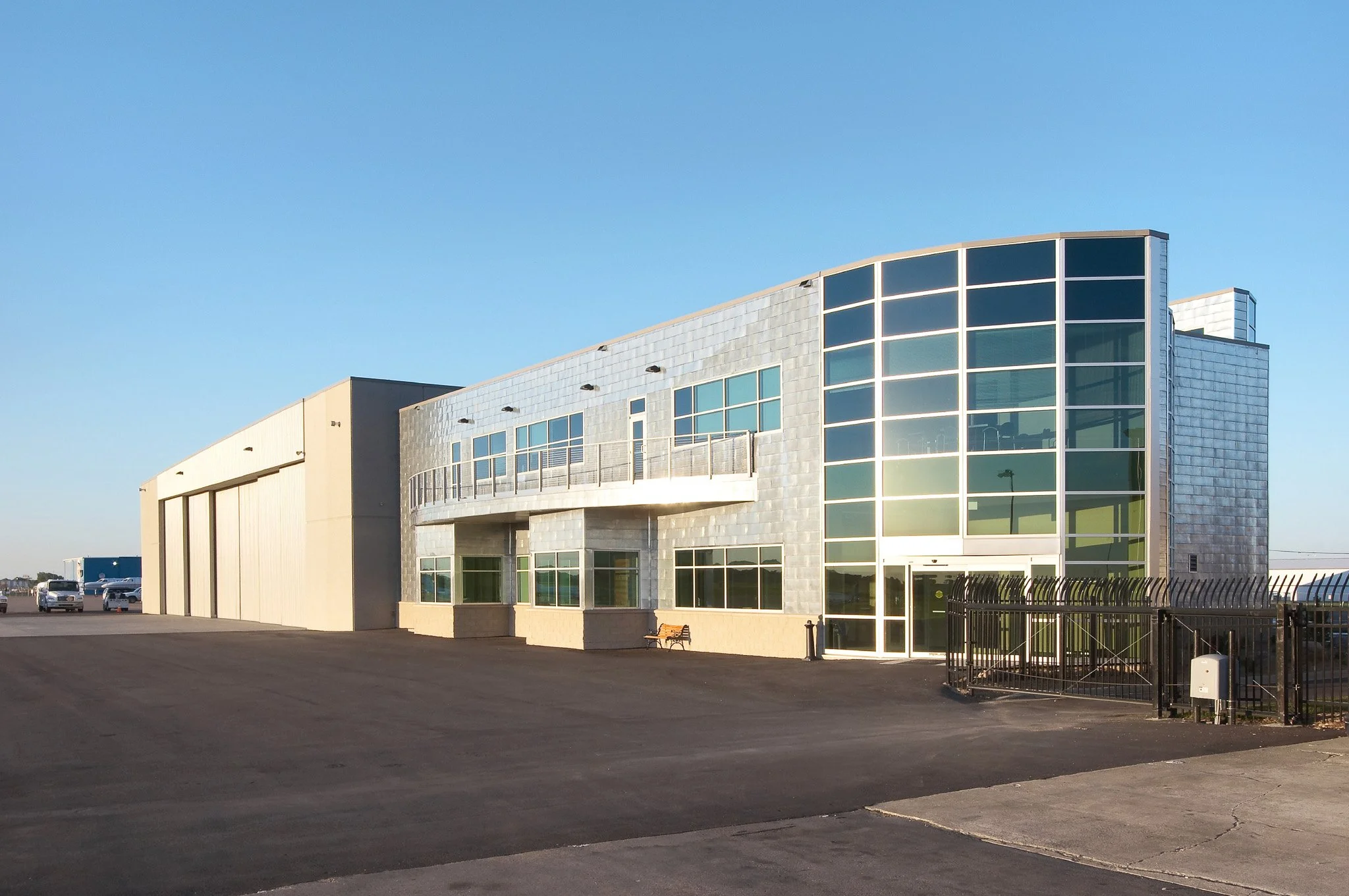 5-arch-inc-landmark-aviation-office-exterior.jpg