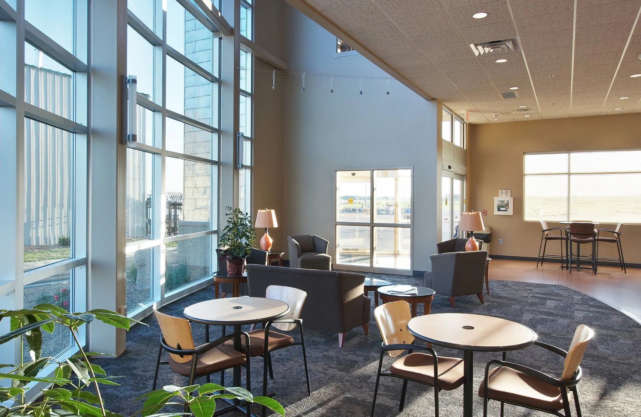 2-arch-inc-landmark-aviation-office-interior.jpg