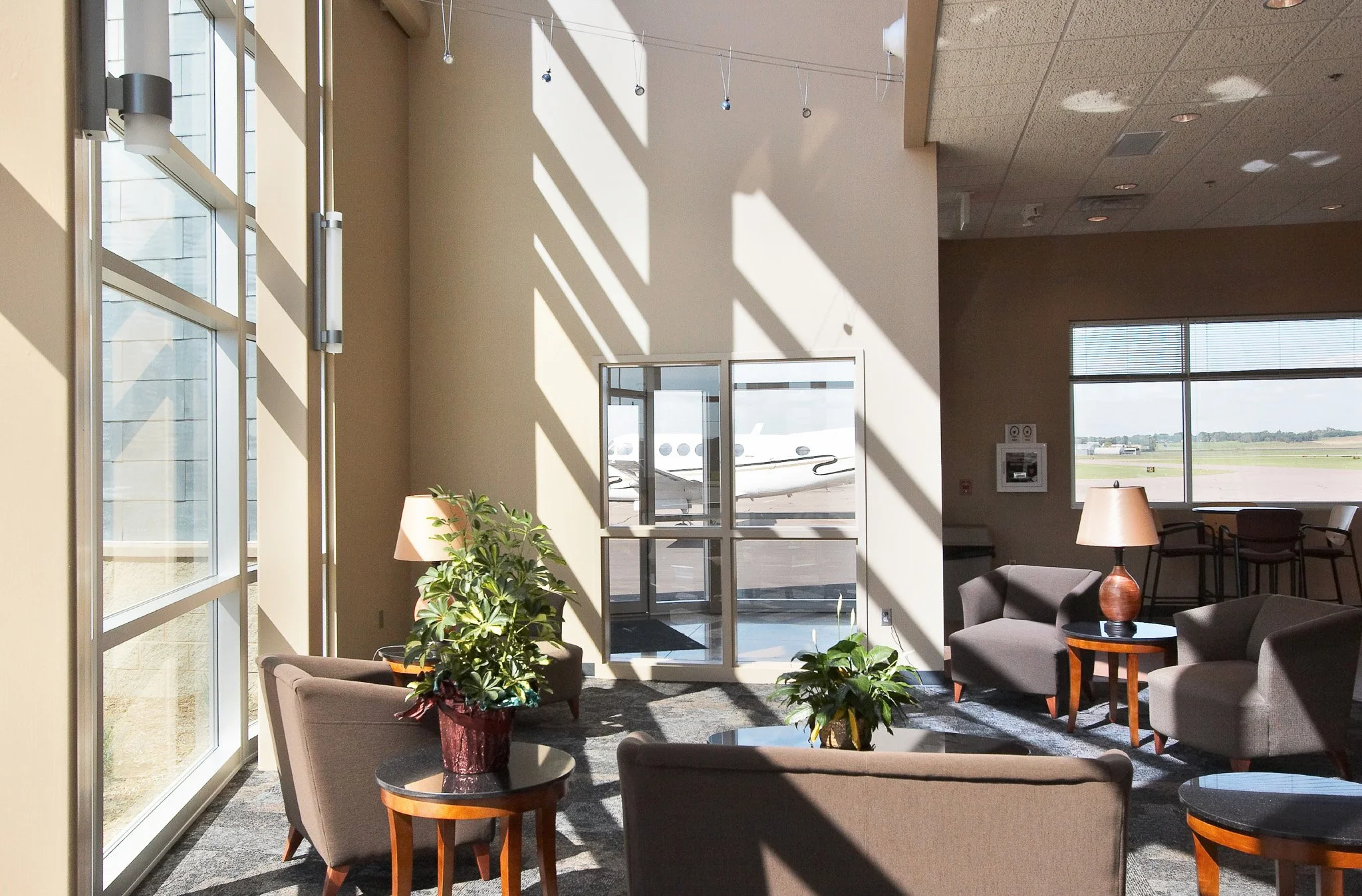 4-arch-inc-landmark-aviation-office-interior.jpg
