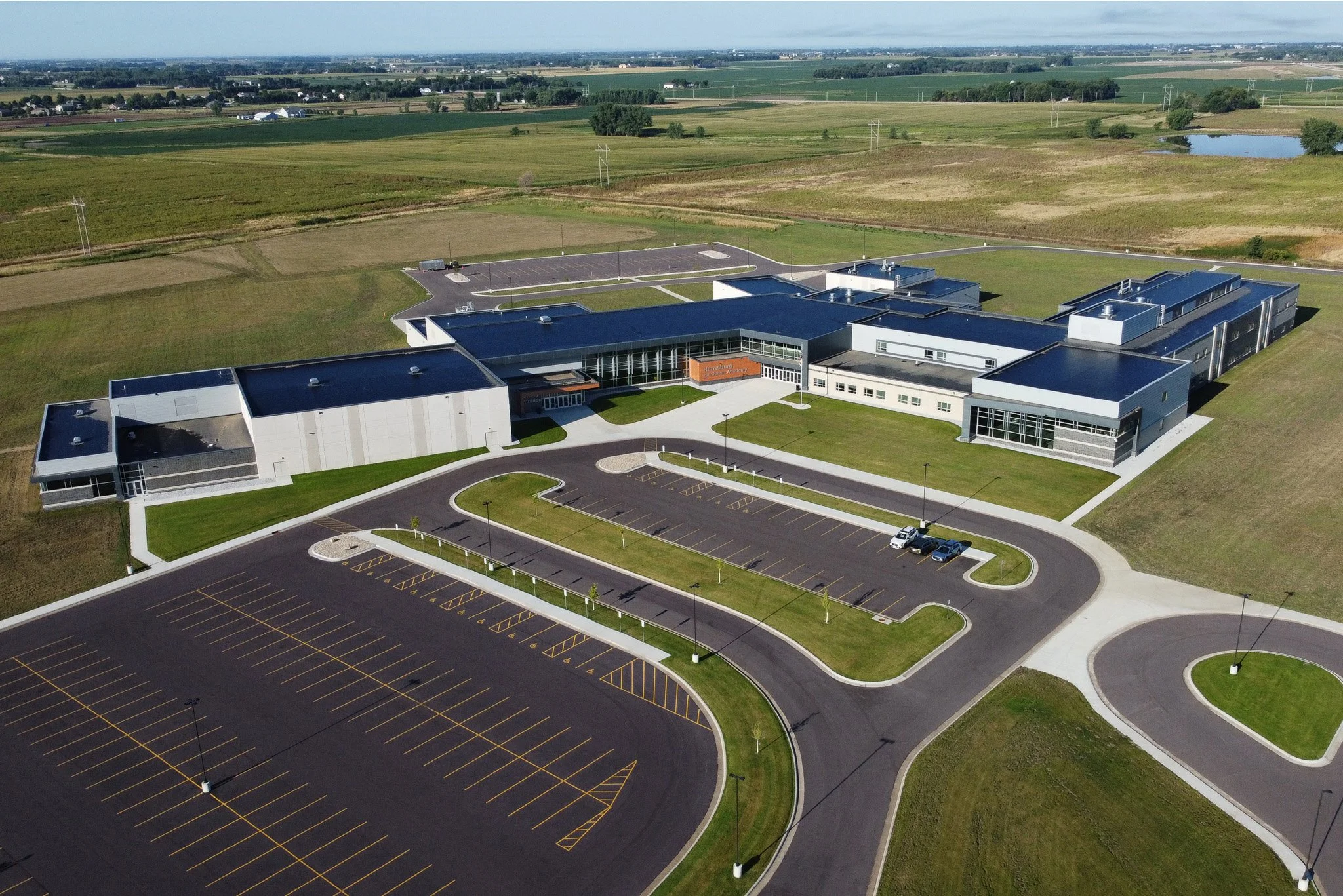 14-arch-inc-harrisburg-freshman-academy-exterior.jpg