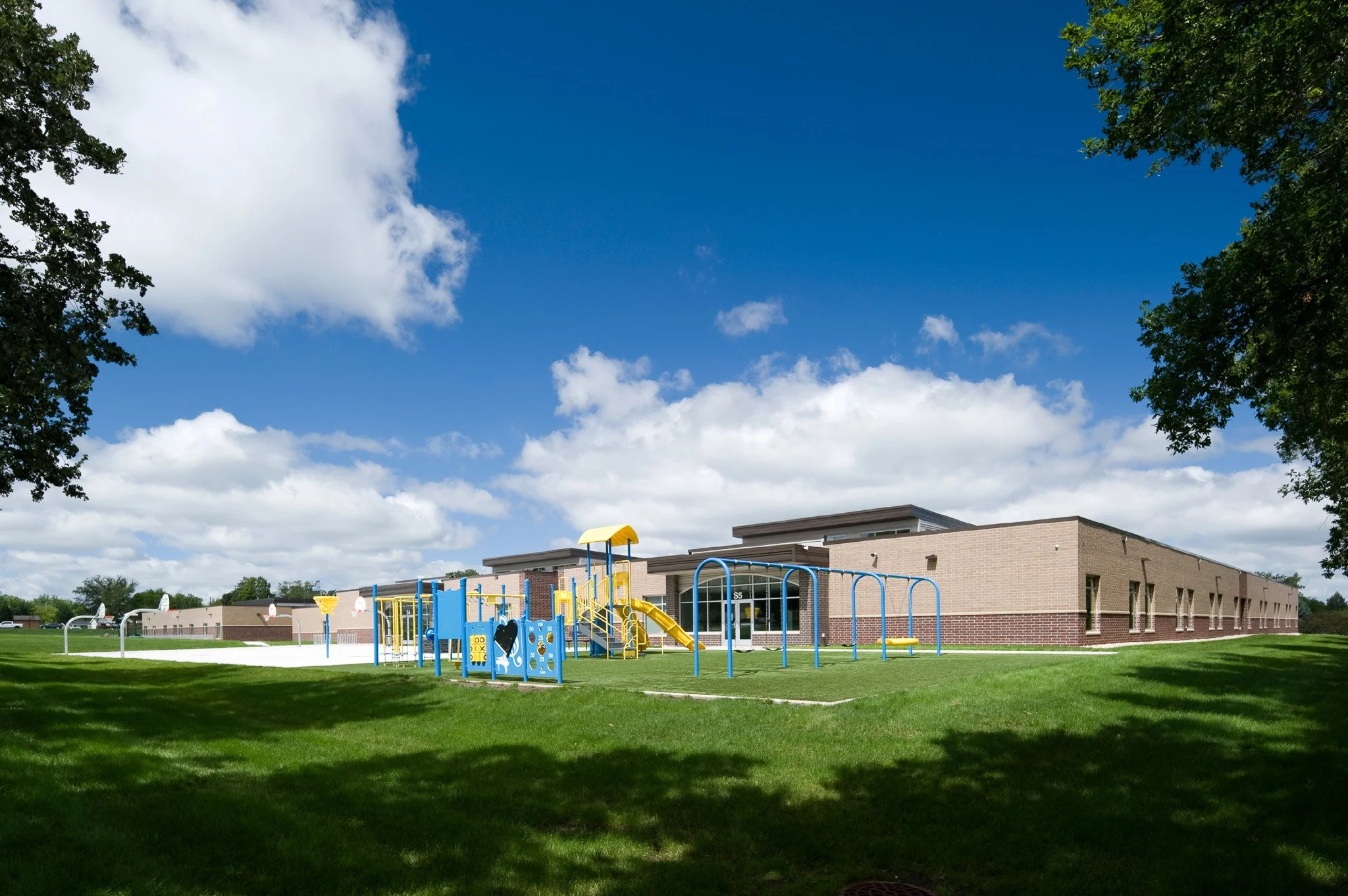 7-arch-inc-hillcrest-elementary-exterior.jpg