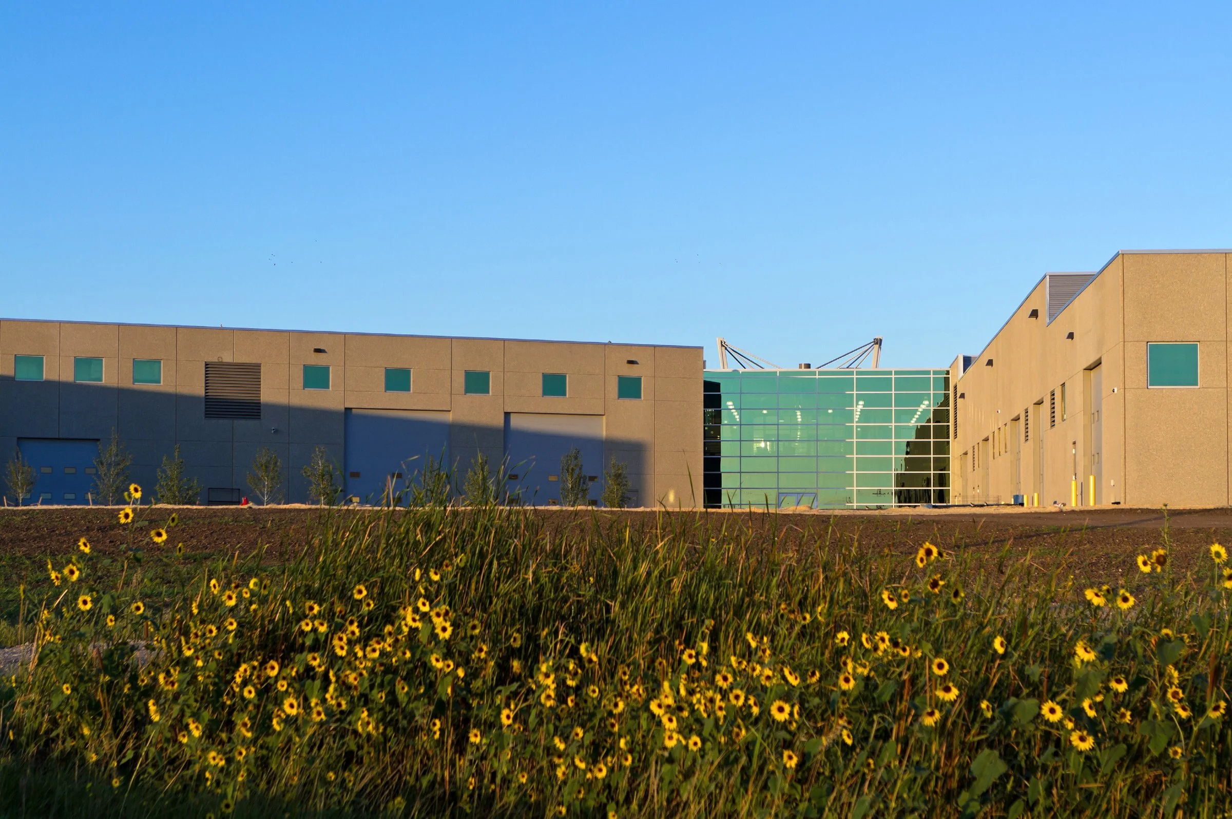 4-arch-inc-MTI-tradescenter-exterior.jpg