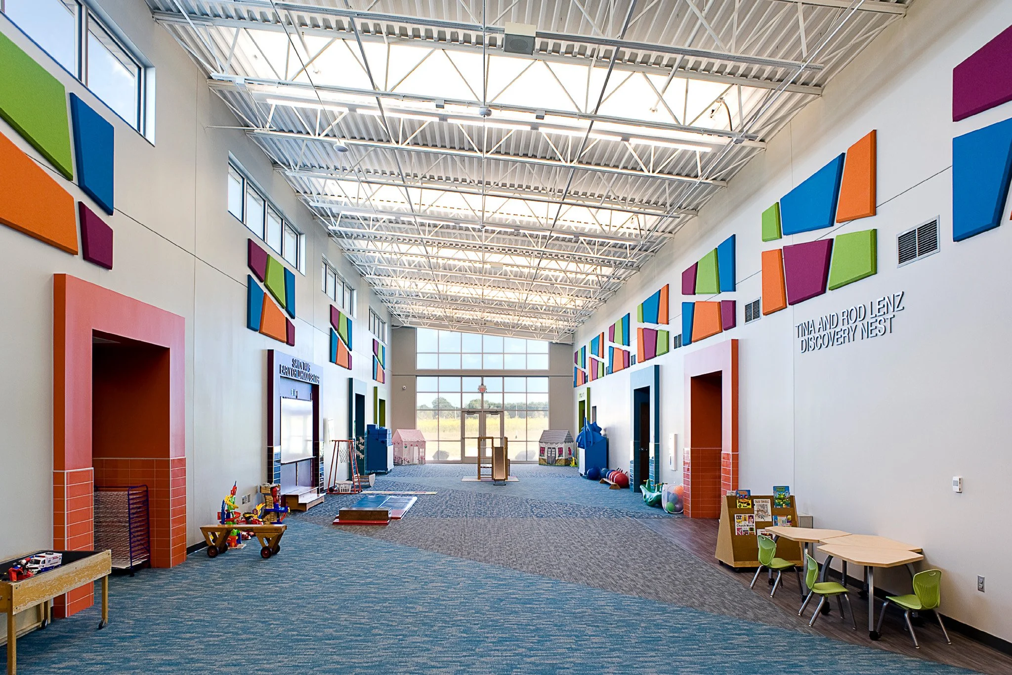 2-arch-inc-siouxfalls-lutheran-school-interior.jpg