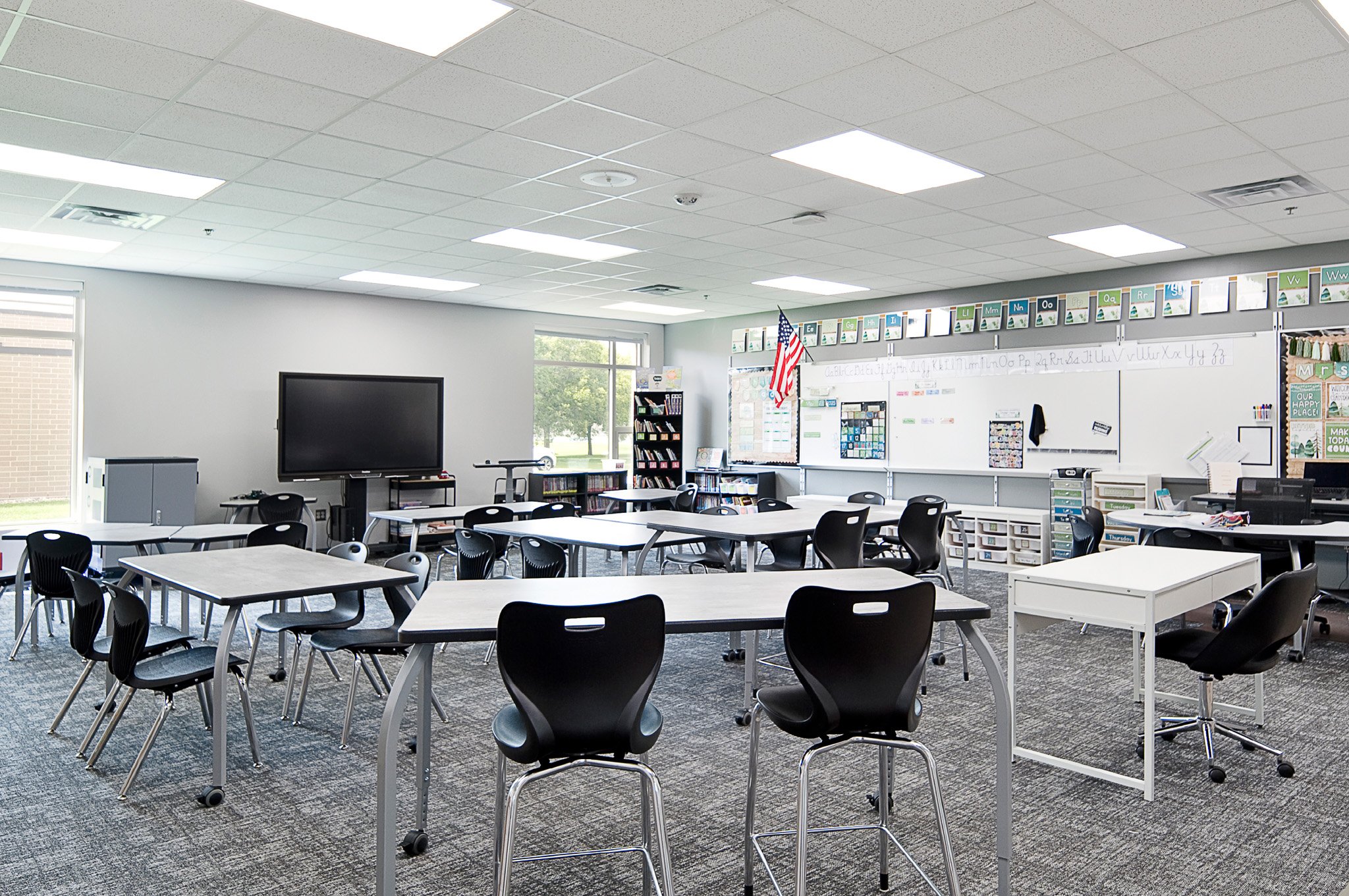 14-arch-inc-hillcrest-elementary-interior.jpg