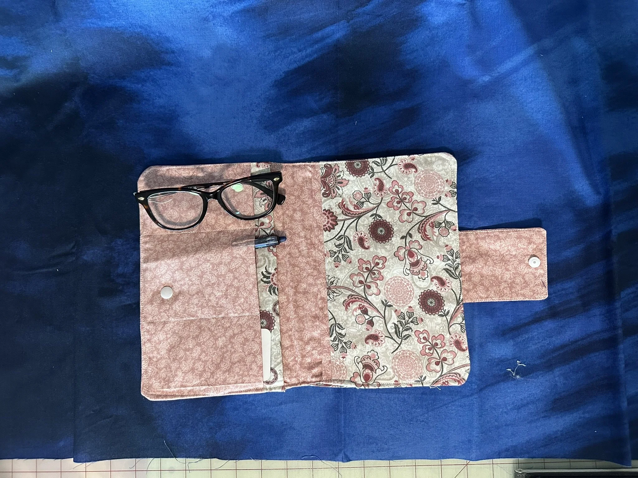 Book and Accessories Organizer 9 x 7 pink paisley.JPEG