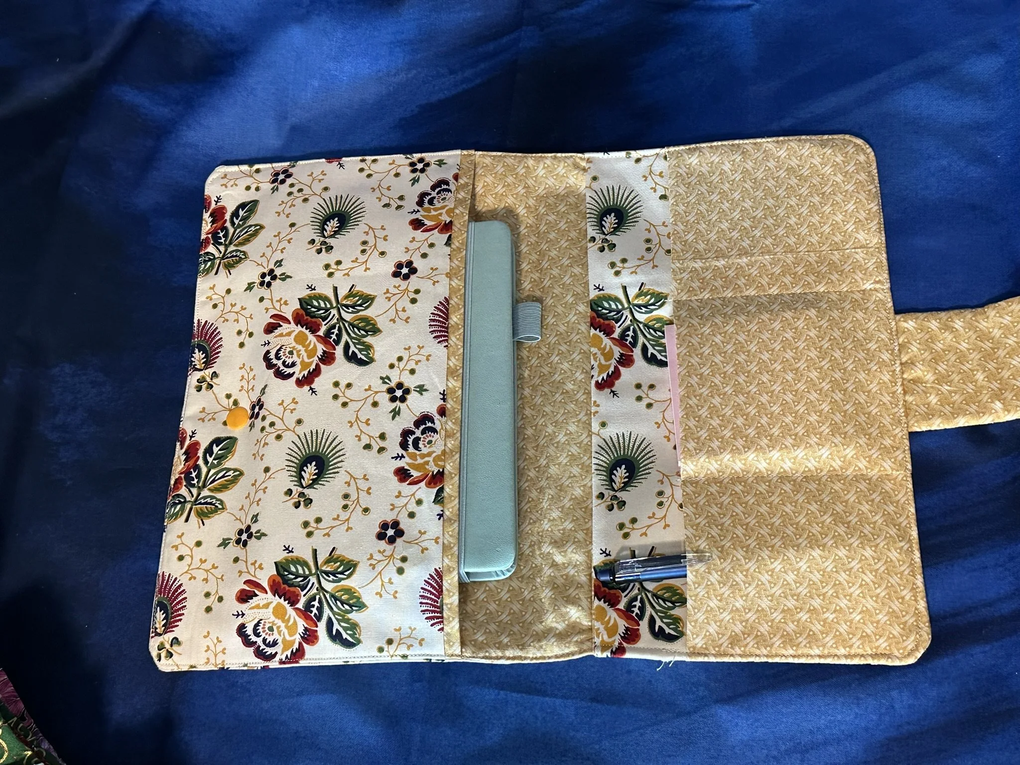 Book and accessories organizer 11 x 7.JPEG