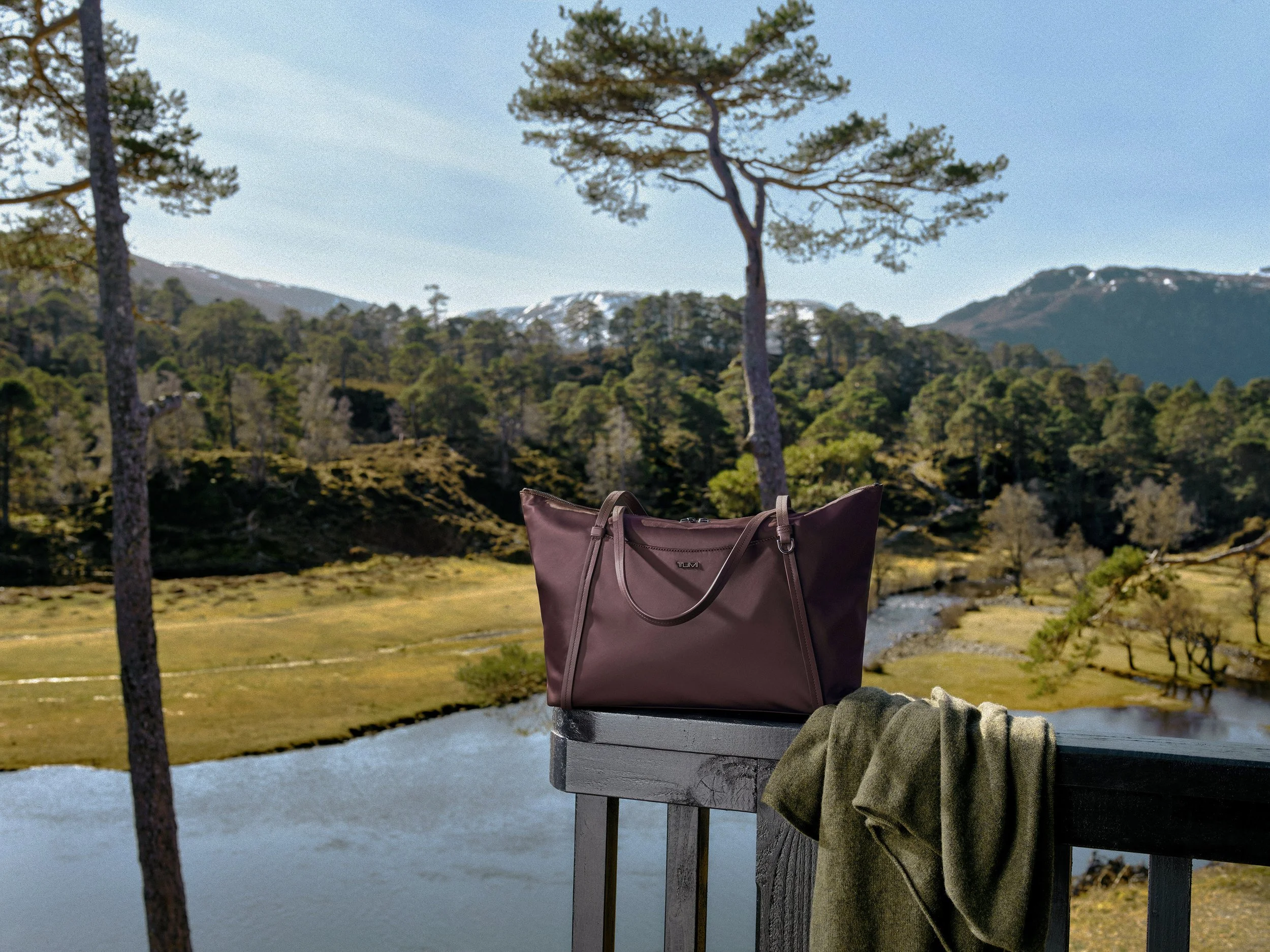 ___3_TUMI_FW26_VOYAGEUR_Q_TOTE-025_v6.jpg
