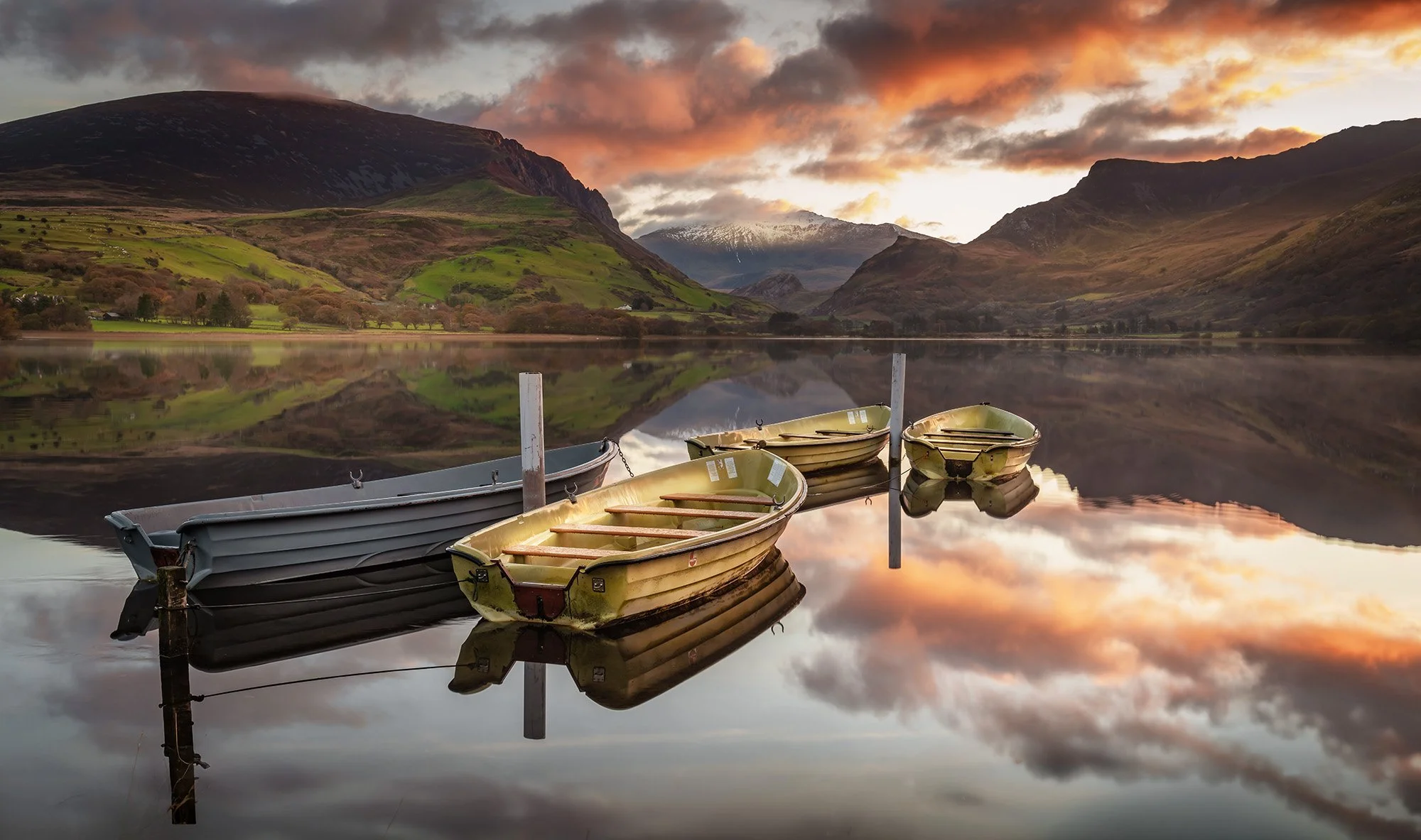 "Between Sky and Silence". Llyn Nantle. Snowdonia