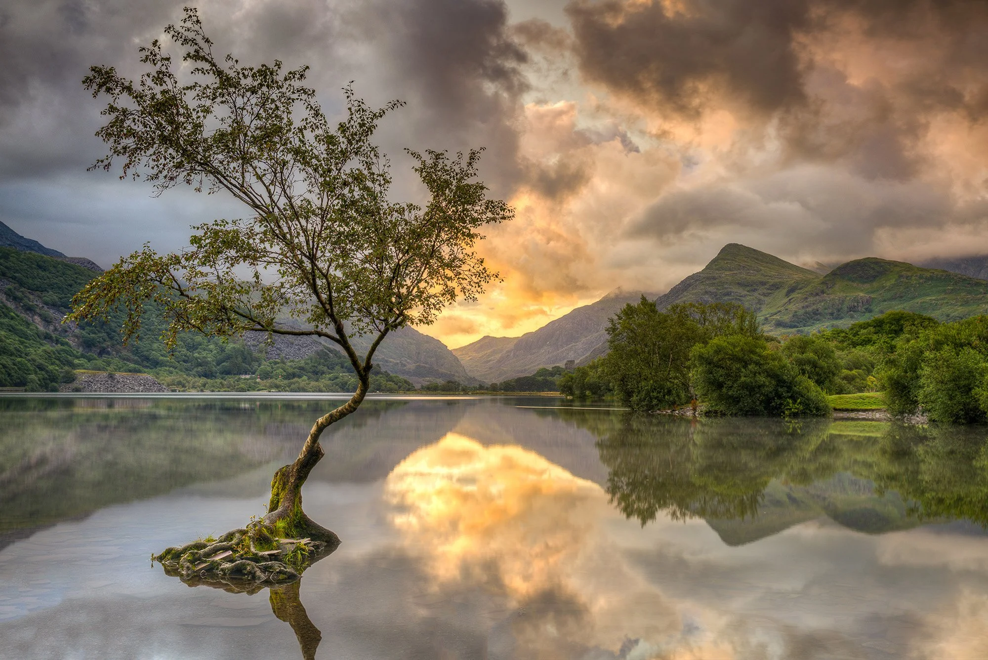 "The Morning Sentinel". Llanberis Snowdonia