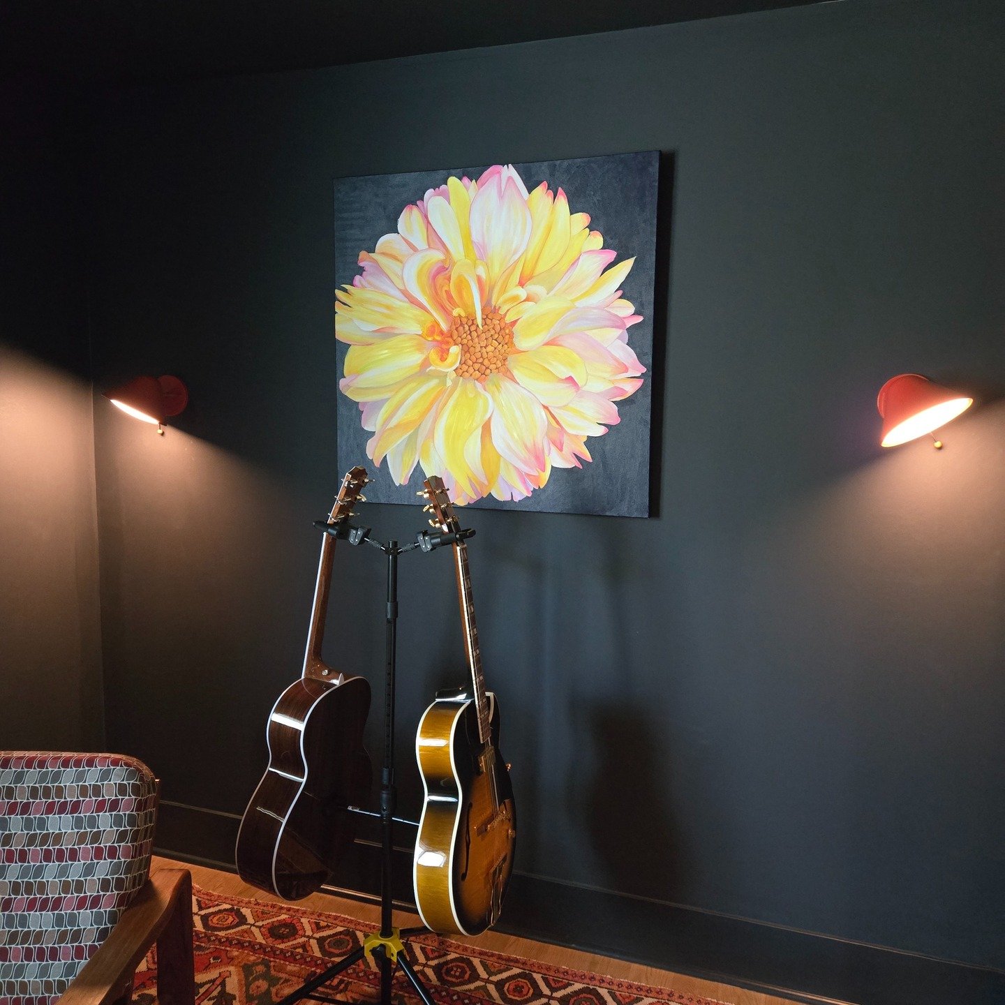 It is truly a compliment for an artist when a piece is proudly displayed in a client's home. Seeing how the piece settles in with other art, furniture and the space as a whole, is such a treat.

Taylor is proud to have this beautiful flower painting 