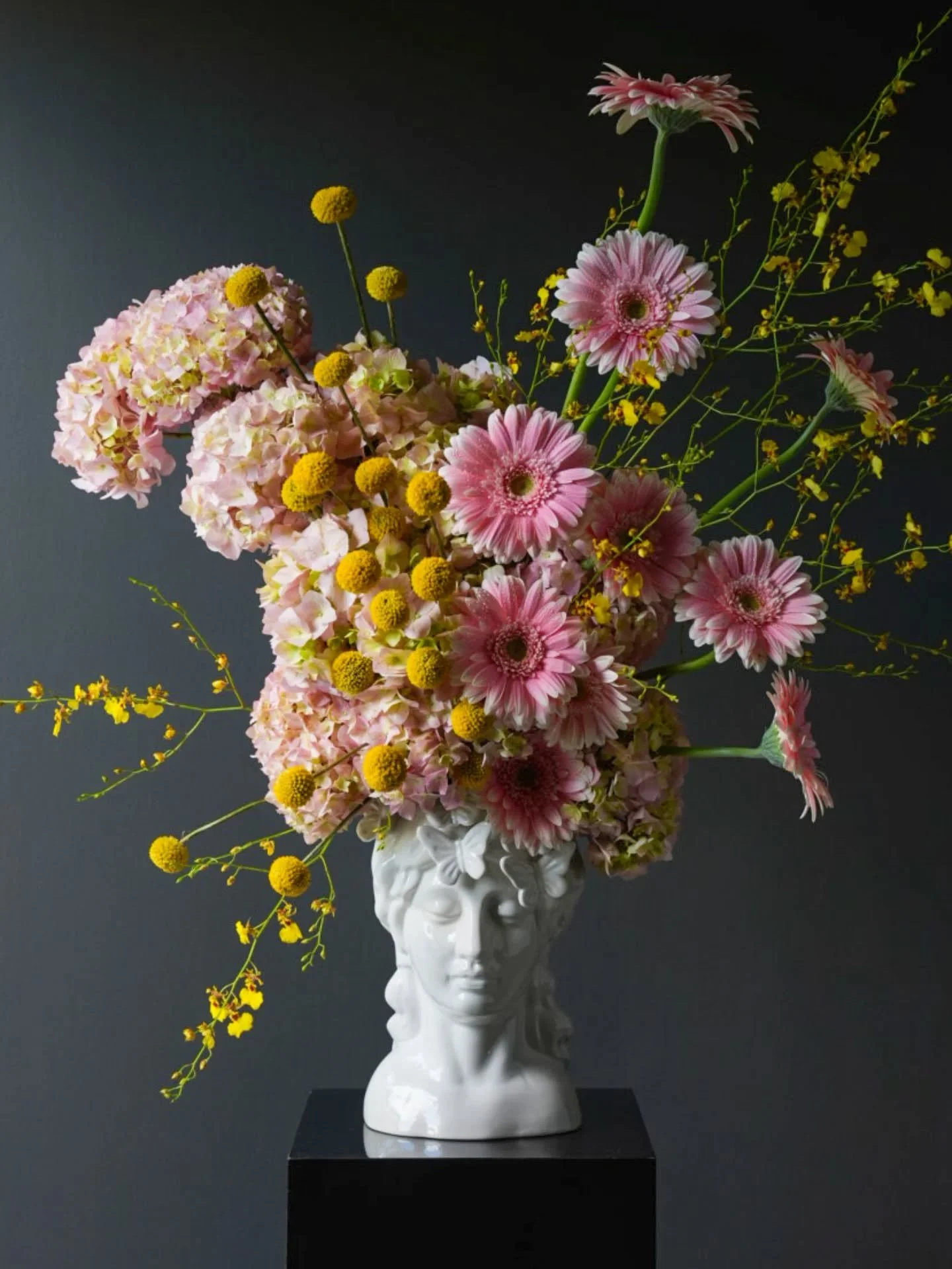 Out in H E R full glory &bull; 

Photography | @harkjams 

#blackpetalfloristry #floraldesign #floralart #tampaflorist #tampabayevents