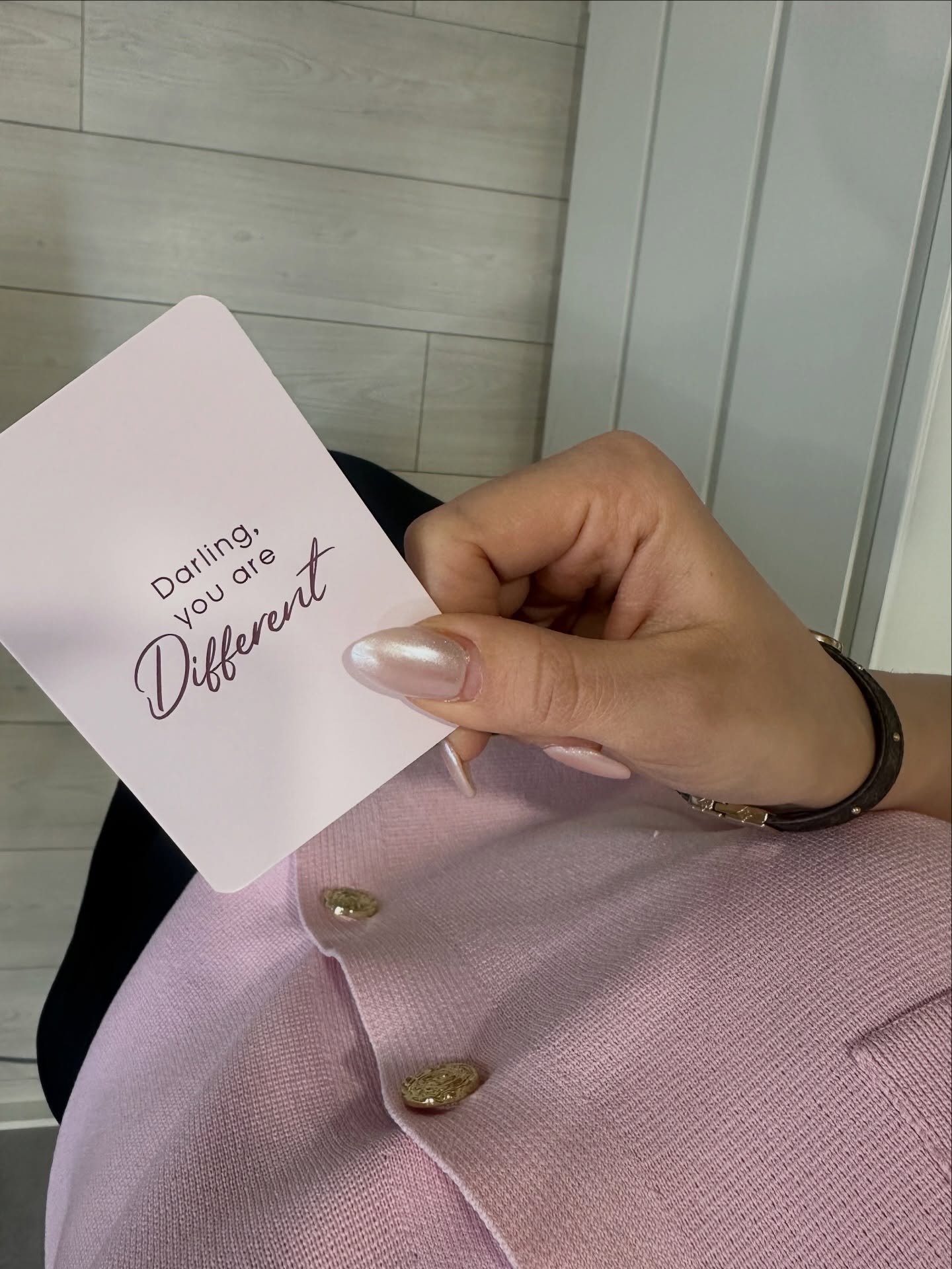 Moni ajattelee, ett&auml; esteettisess&auml; hoidossa t&auml;rkeint&auml; on mit&auml; tehd&auml;&auml;n.

Todellisuudessa t&auml;rkeint&auml; on usein se, mit&auml; j&auml;tet&auml;&auml;n tekem&auml;tt&auml;.

Kaikkea ei kannata korjata kerralla. 
