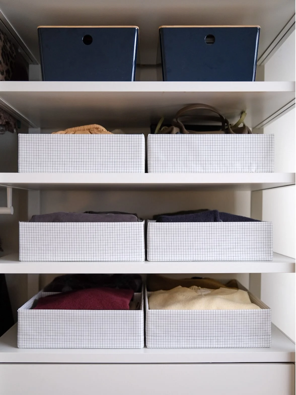 ❄️ As the cold weather approaches, it&rsquo;s time to start bringing your winter clothes back out of storage. ❄️

Here, I used these pull-out boxes with compartments to store various jumpers and sweaters. I could have just stacked the jumpers on the 
