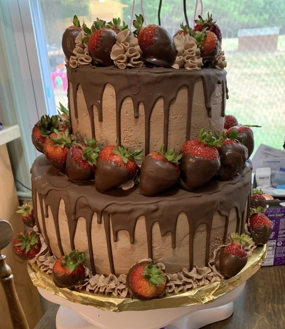 Chocolate & Strawberry Round Cake