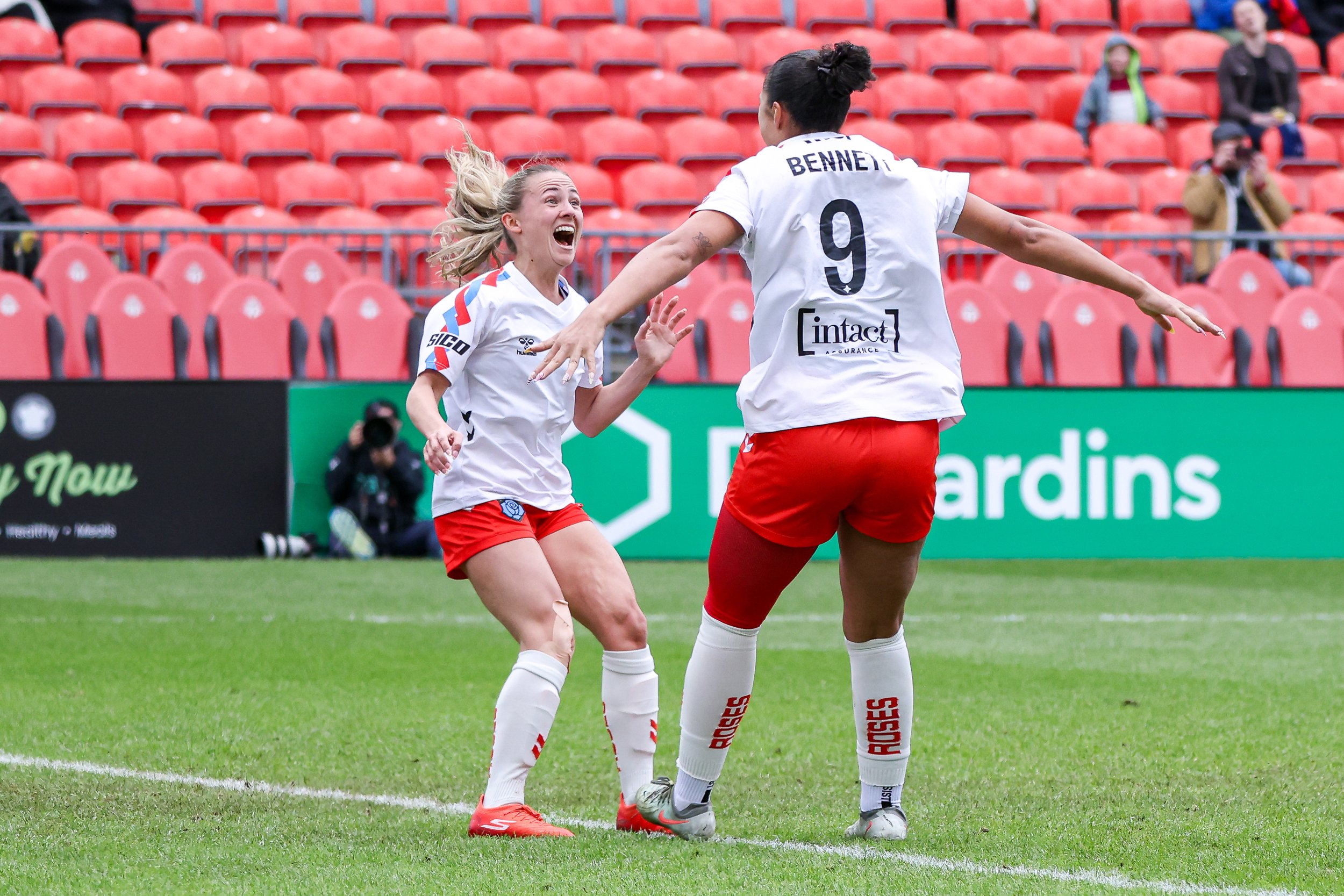 Elyse Bennett Breaks Toronto’s Resistance as Montreal Roses Stay Perfect in 1–0 Road Win