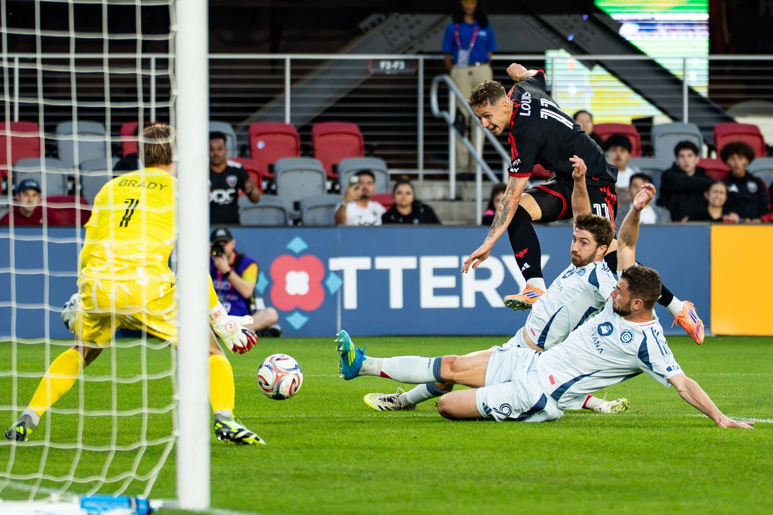 Chicago Fire Flip the Script in the Rain, Beat D.C. United 3 to 1 Behind Cuypers’ Historic Streak