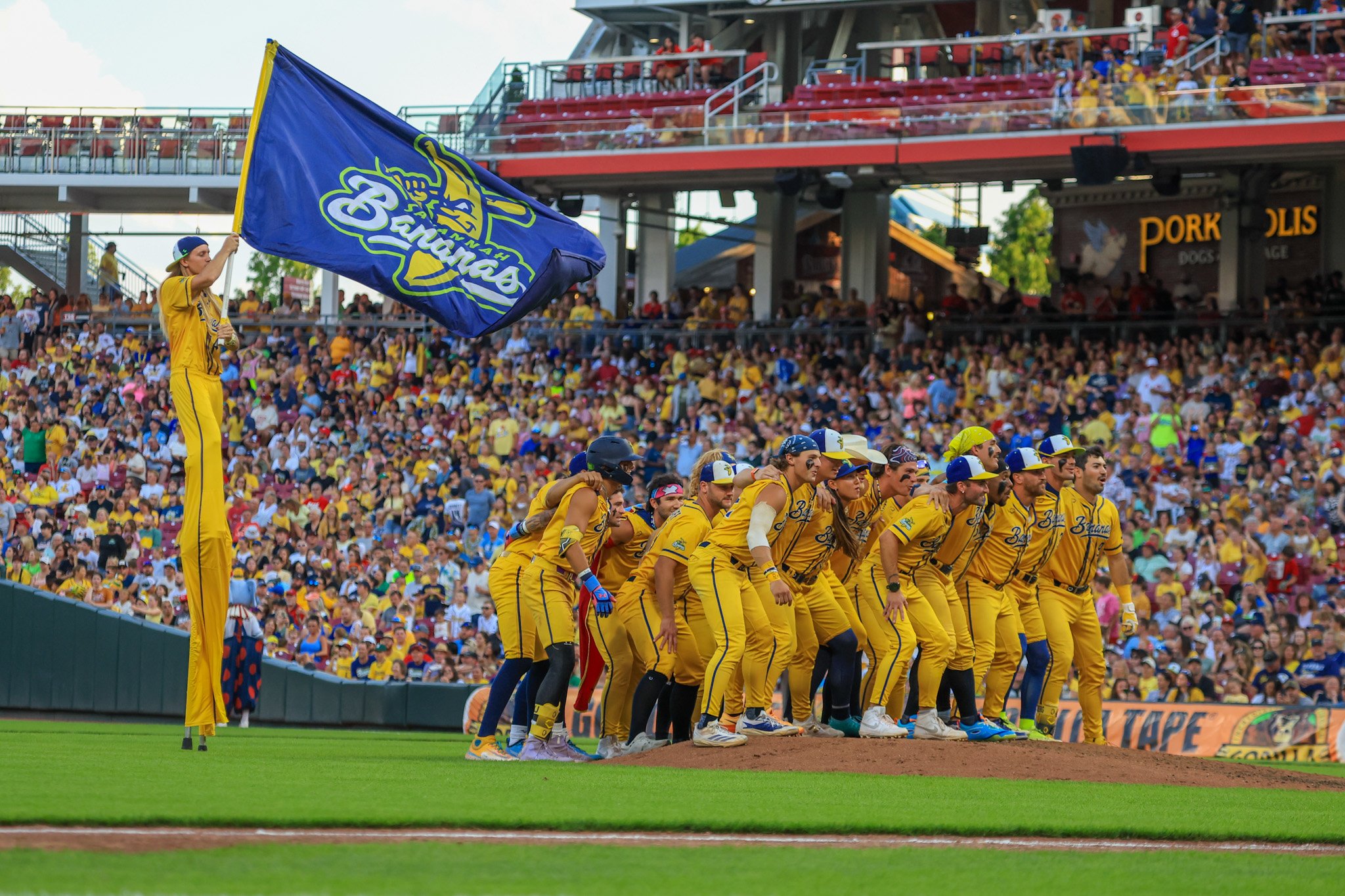 Savannah Bananas Dance Their Way to Victory: A 7-3 Win Over Indianapolis Clowns