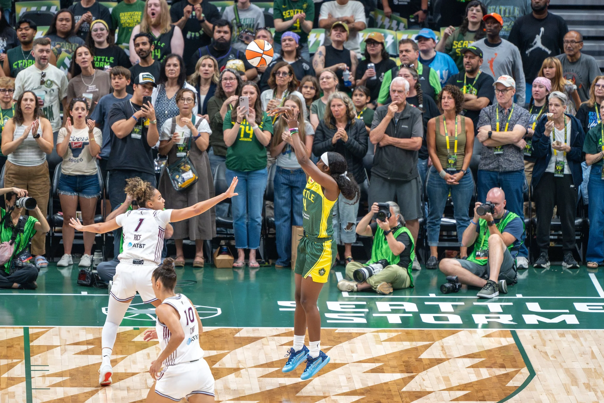 Storm's Fourth-Quarter Surge Snaps Skid in 90-78 Win Over Tempo