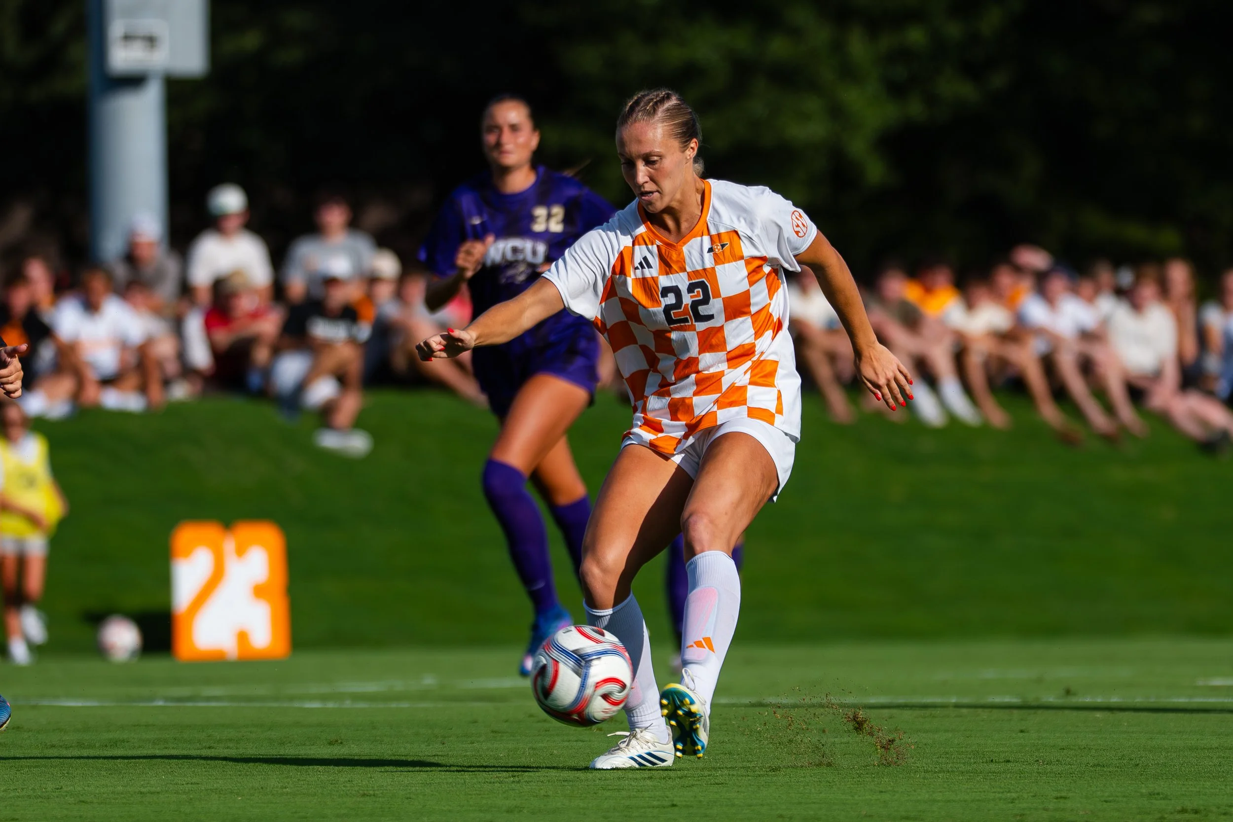 Simmons' 53-Second Penalty Sets the Tone as Tennessee Routs Western Carolina 4-0 on Senior Night