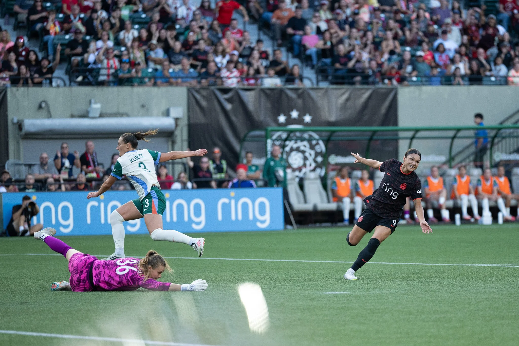 Portland Thorns Edge Out Denver Summit FC in Nail-Biting 1-0 Victory