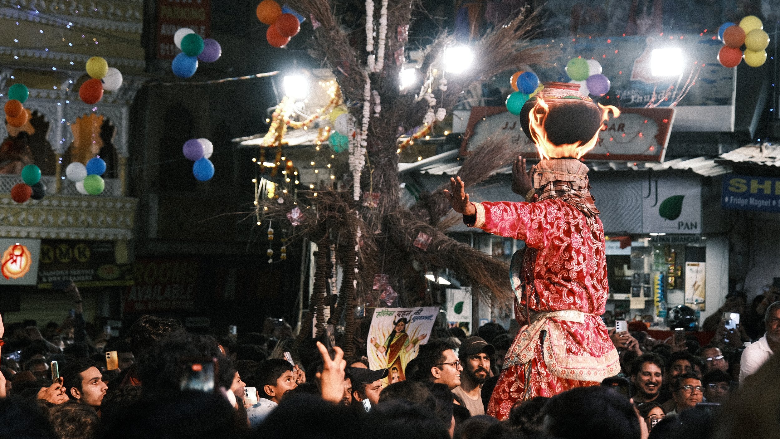 Celebración de Holika Dahan en Udaipur