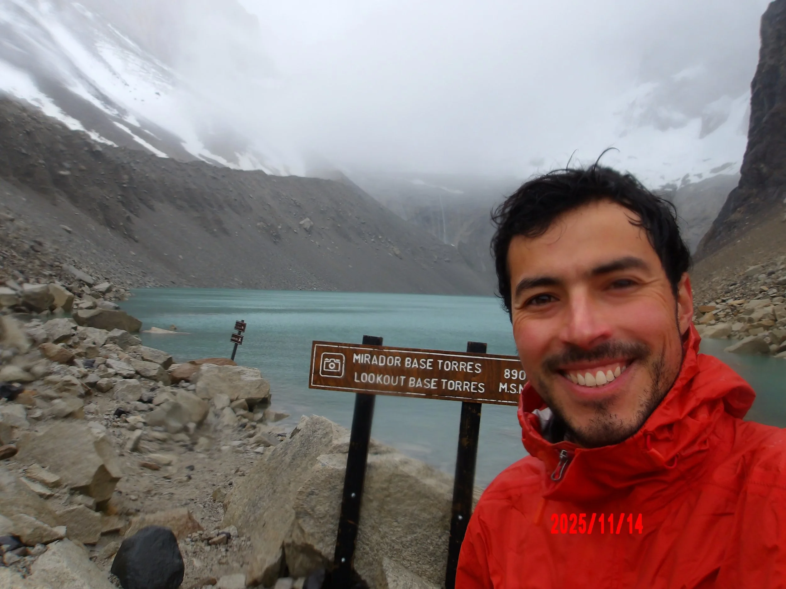 Selfie en el mirador base Torres, pero con todo nublado
