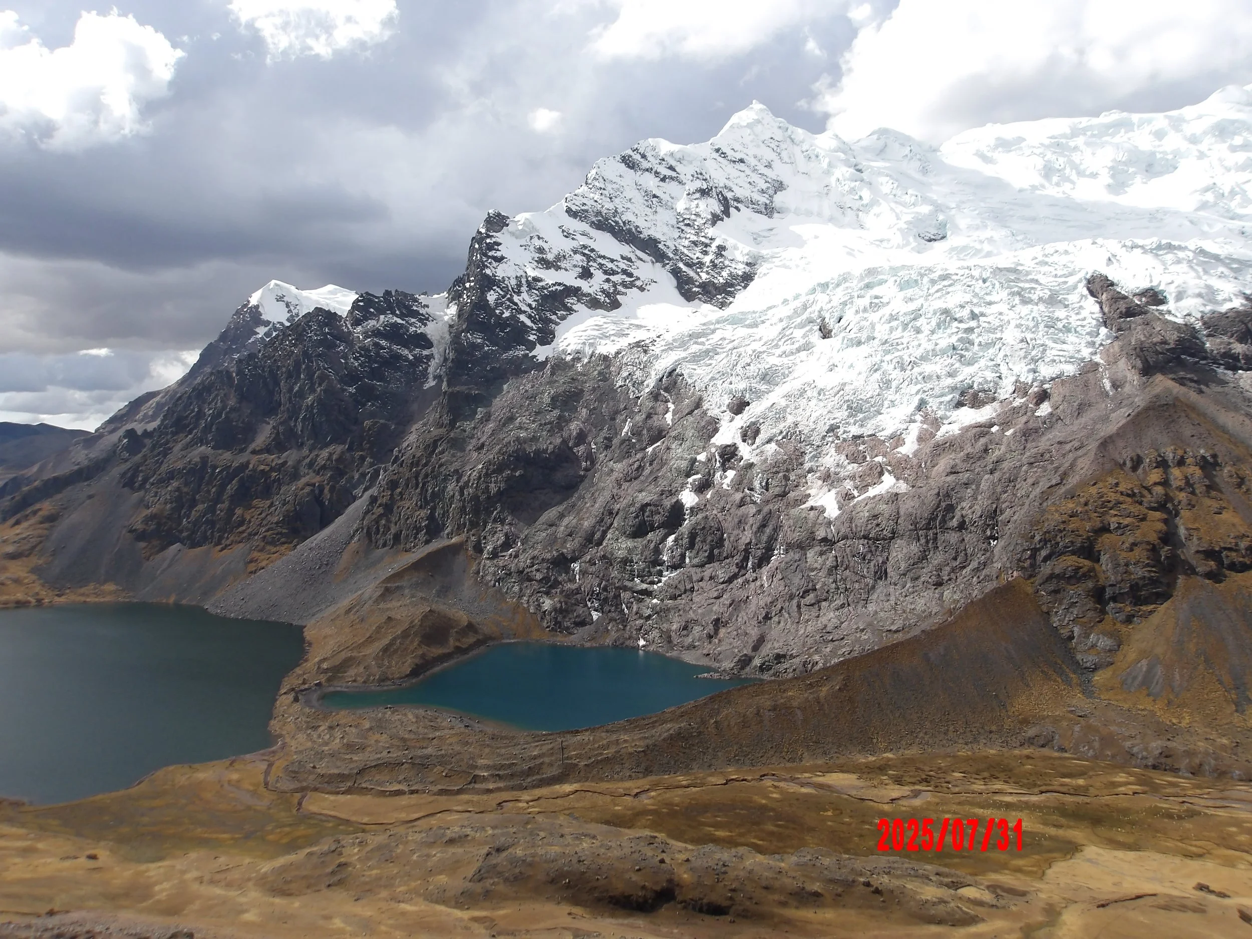 Montaña Ausangate con lagunas