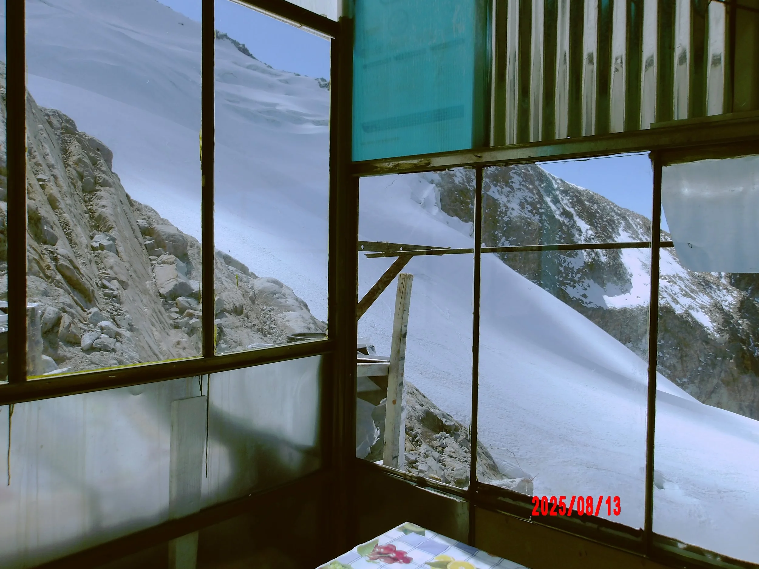 Ventanas de campamento en Huayna Potosí.