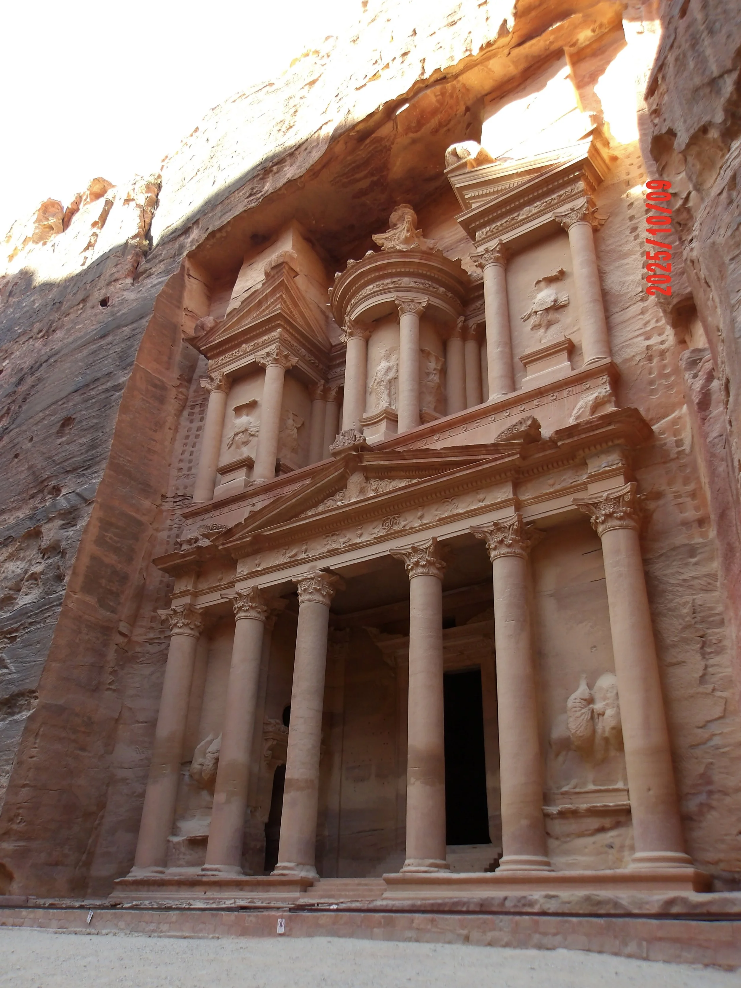 La fachada del Tesoro en Petra.